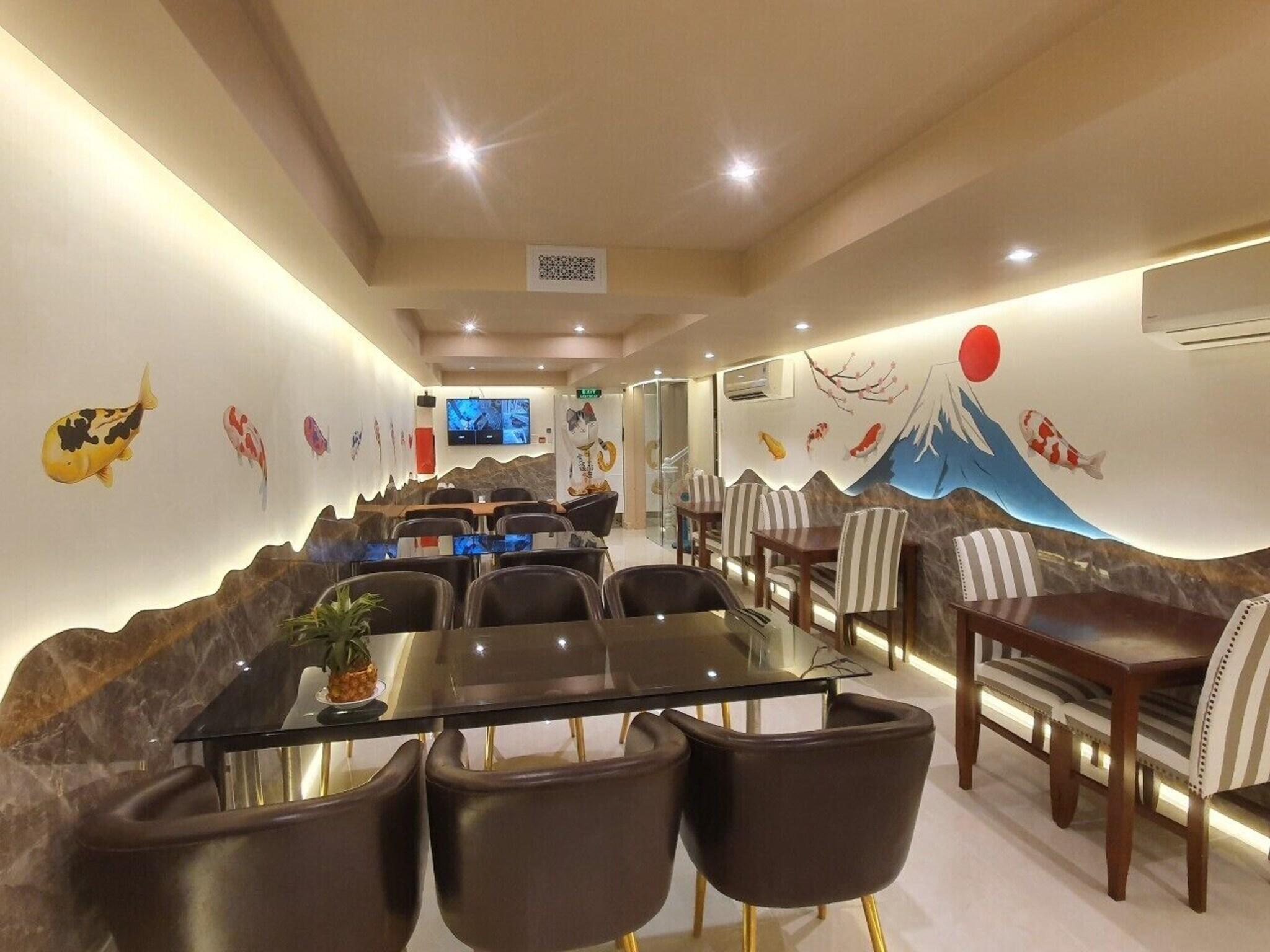 SAIGON BY NIGHT LUXURY HOTEL
