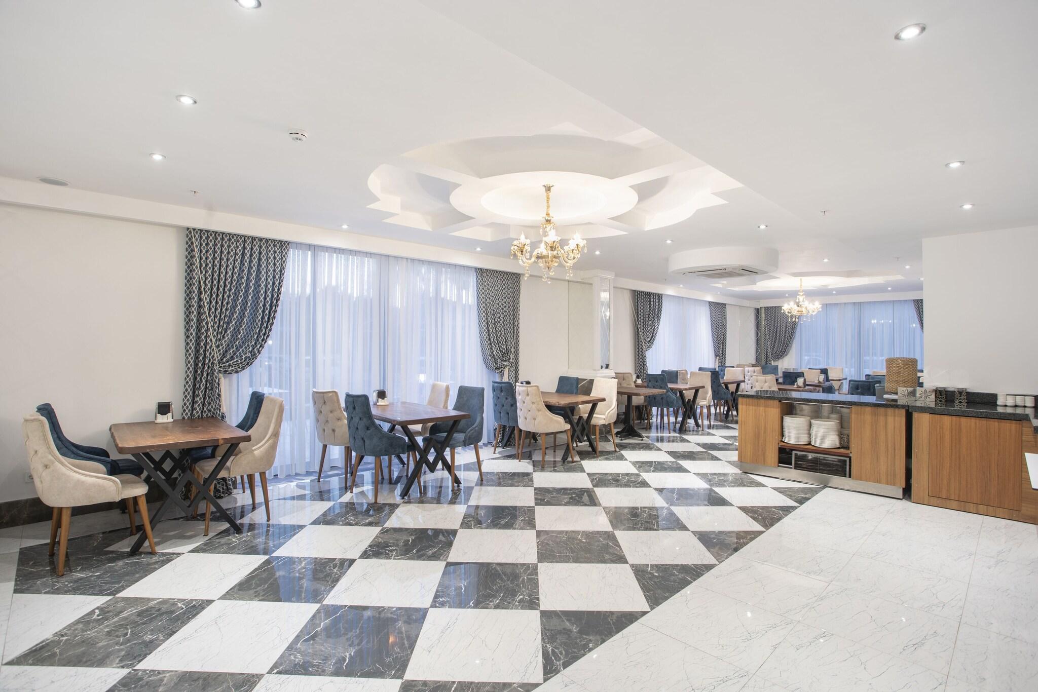 The Sansa Hotel & Spa