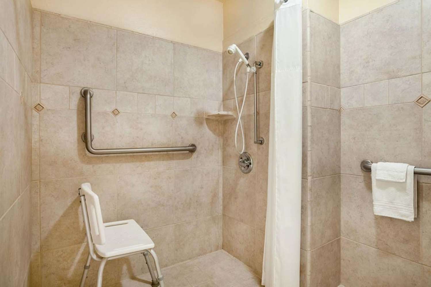 Room 2, SureStay Hotel by Best Western King City, Monterey