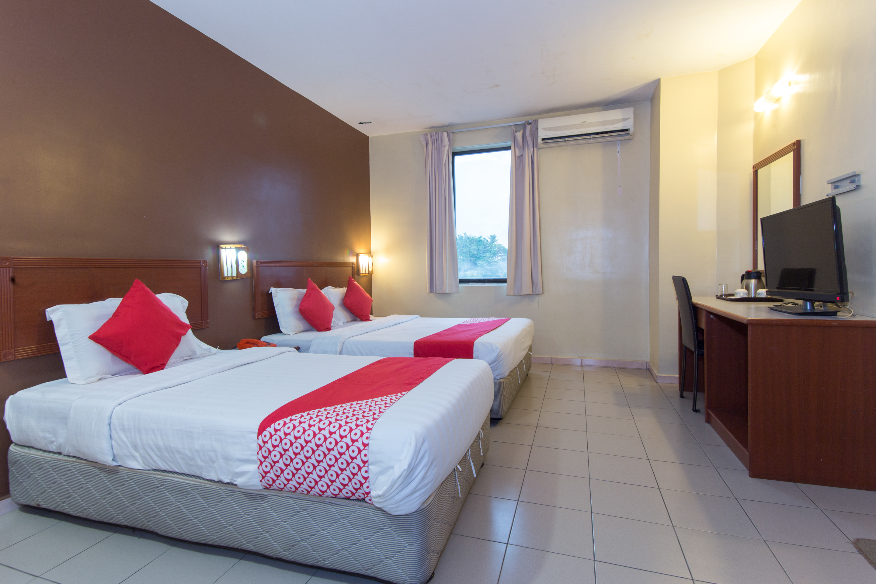 OYO 447 Comfort Hotel Meru