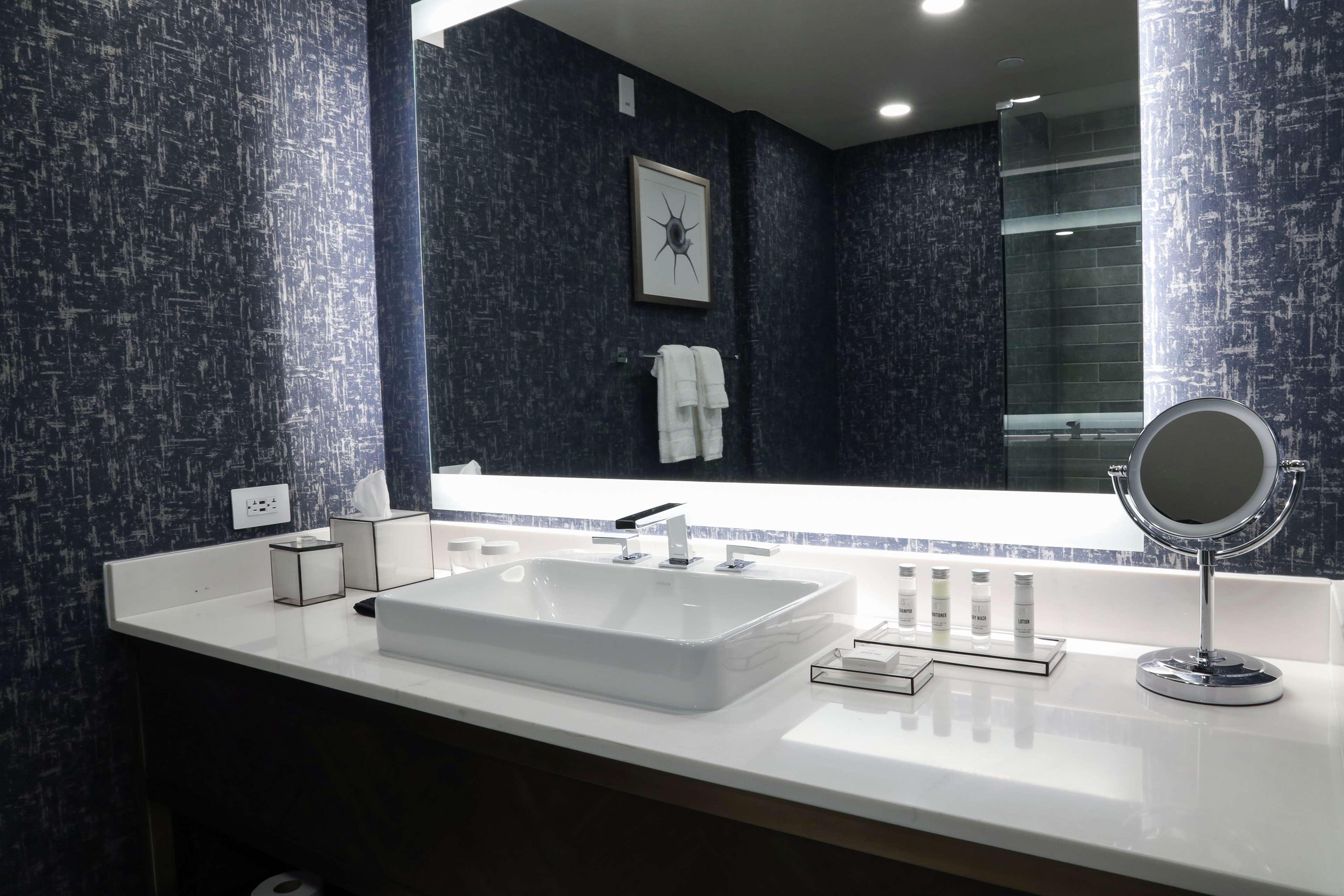 Carte Hotel San Diego Downtown, C C by Hilton