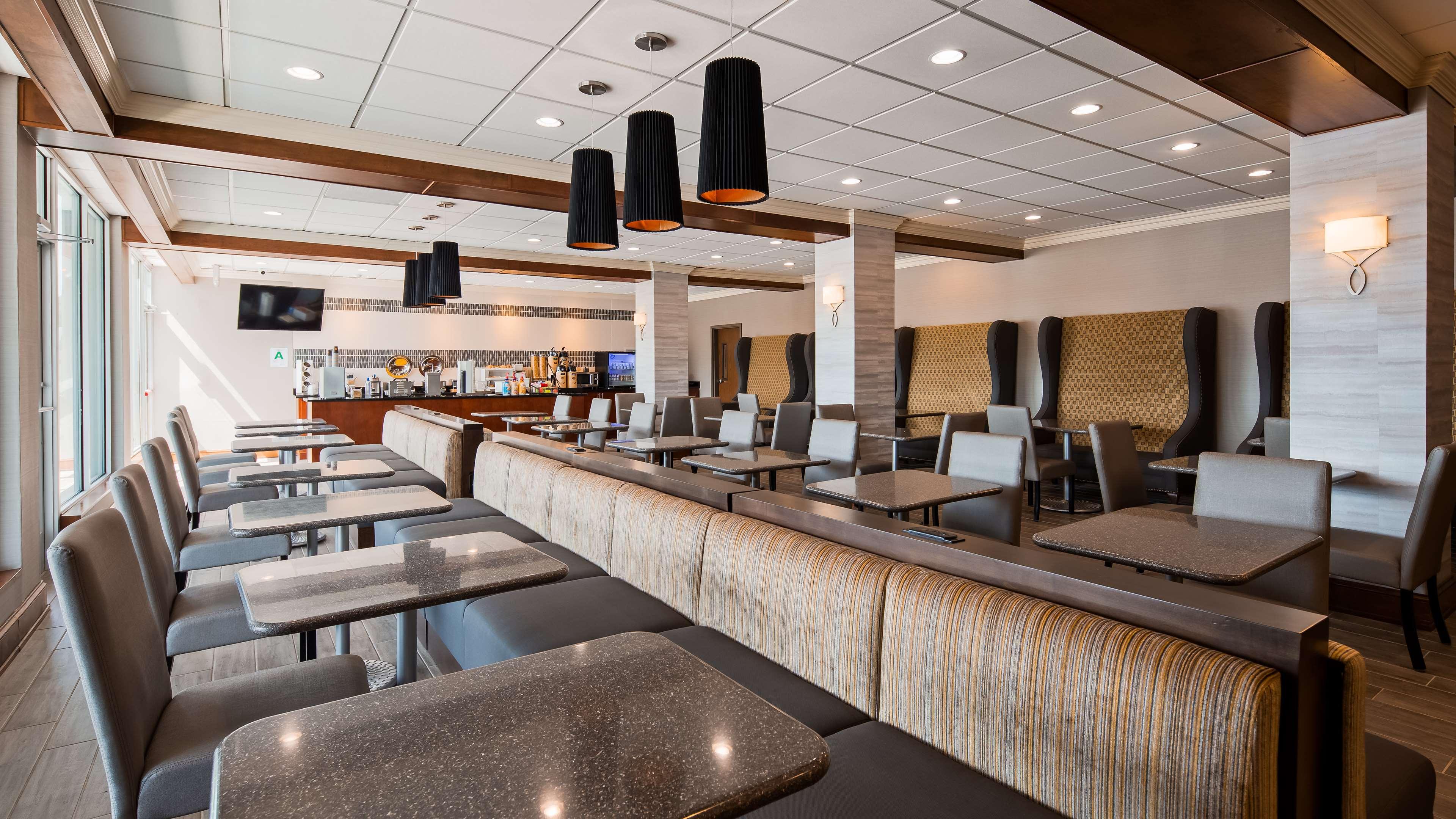 Best Western Premier Airport/Expo Center Hotel