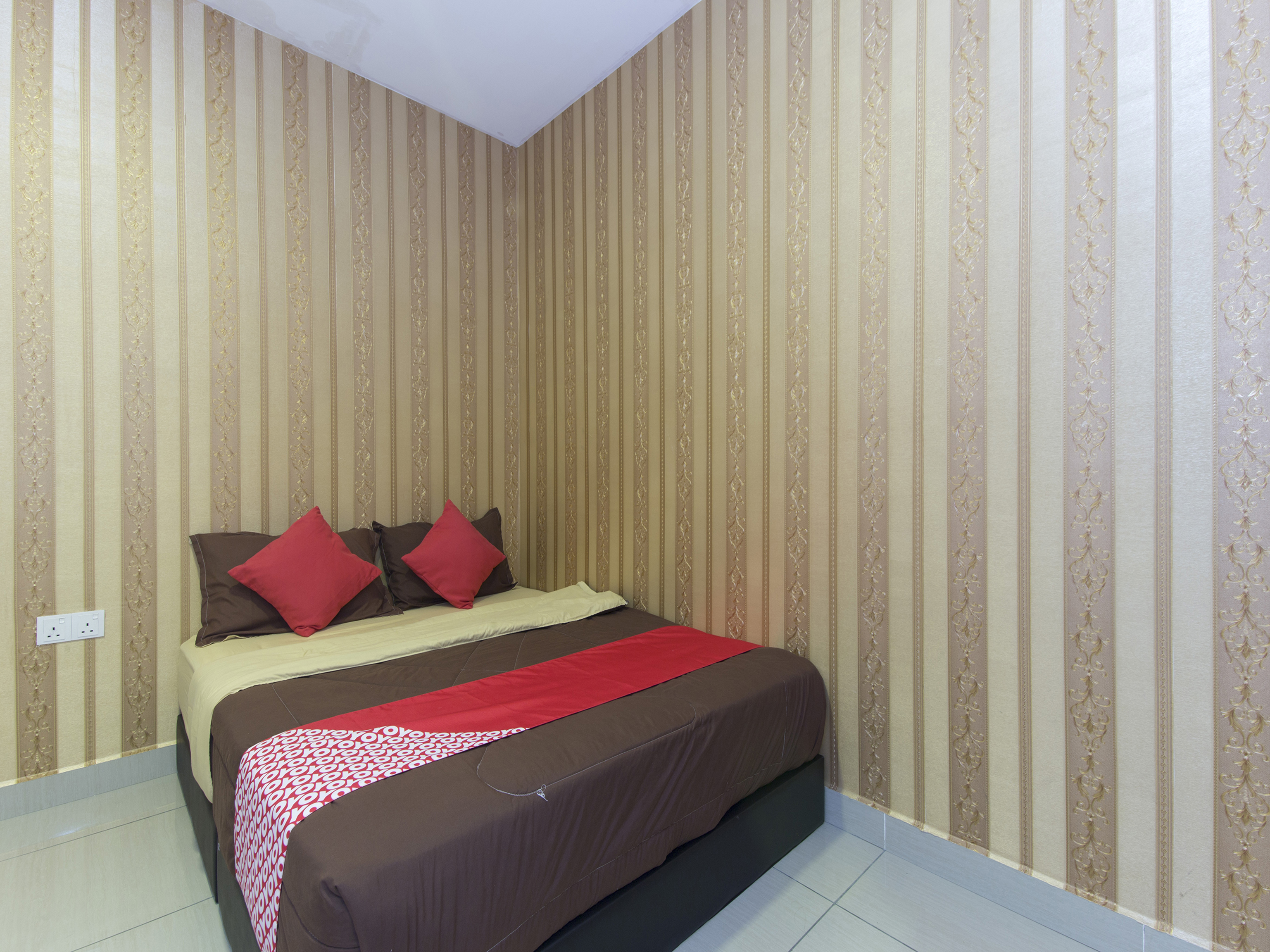 Night Queen Hotel