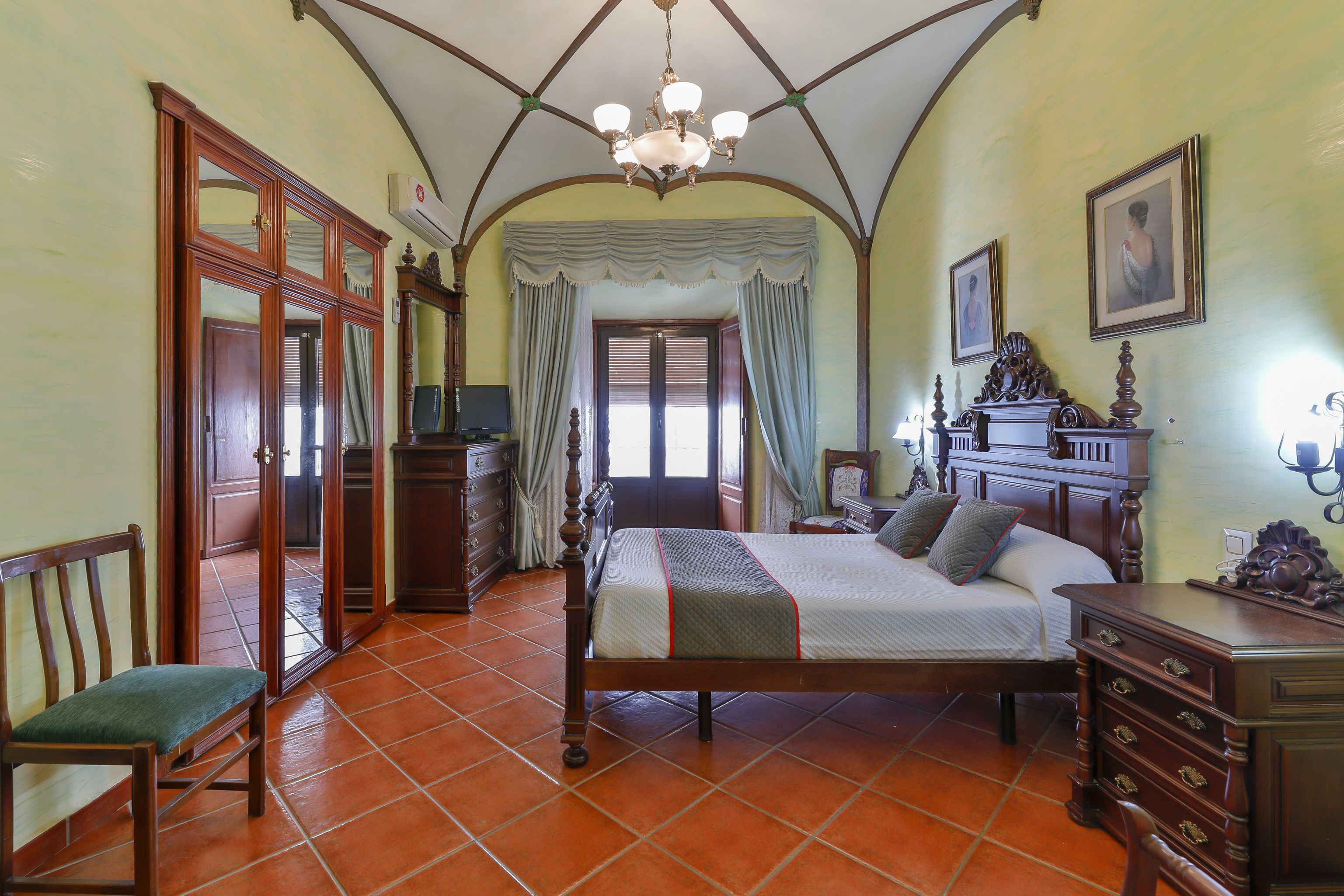 Hotel Las Palmeras by Vivere Stays by null