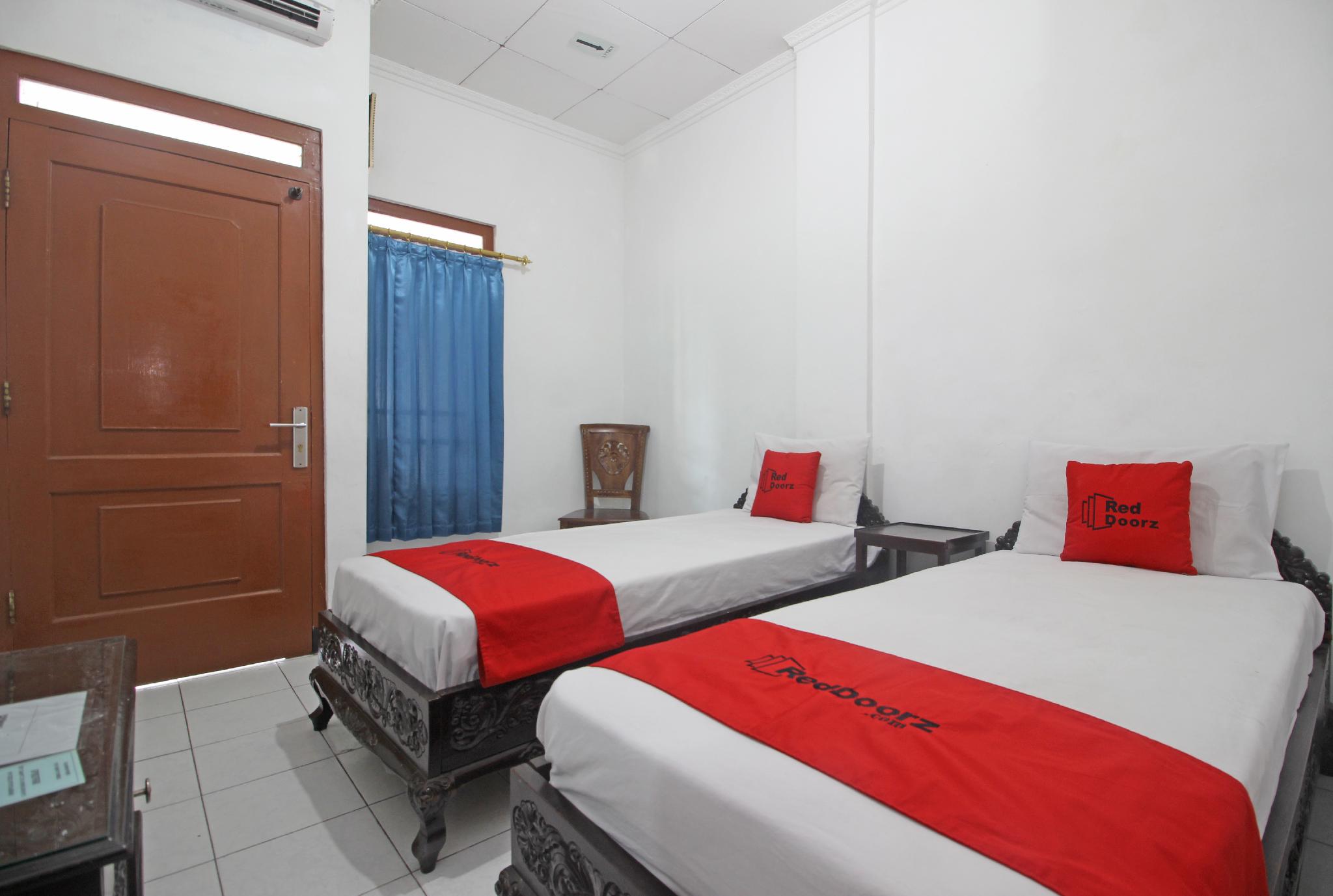 RedDoorz Plus @ Taman Siswa 3
