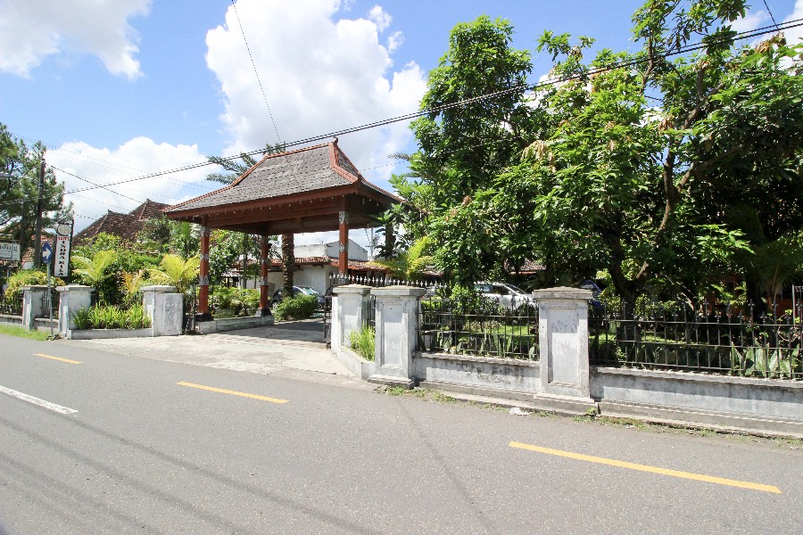 RedDoorz Plus near Alun Alun Selatan 2