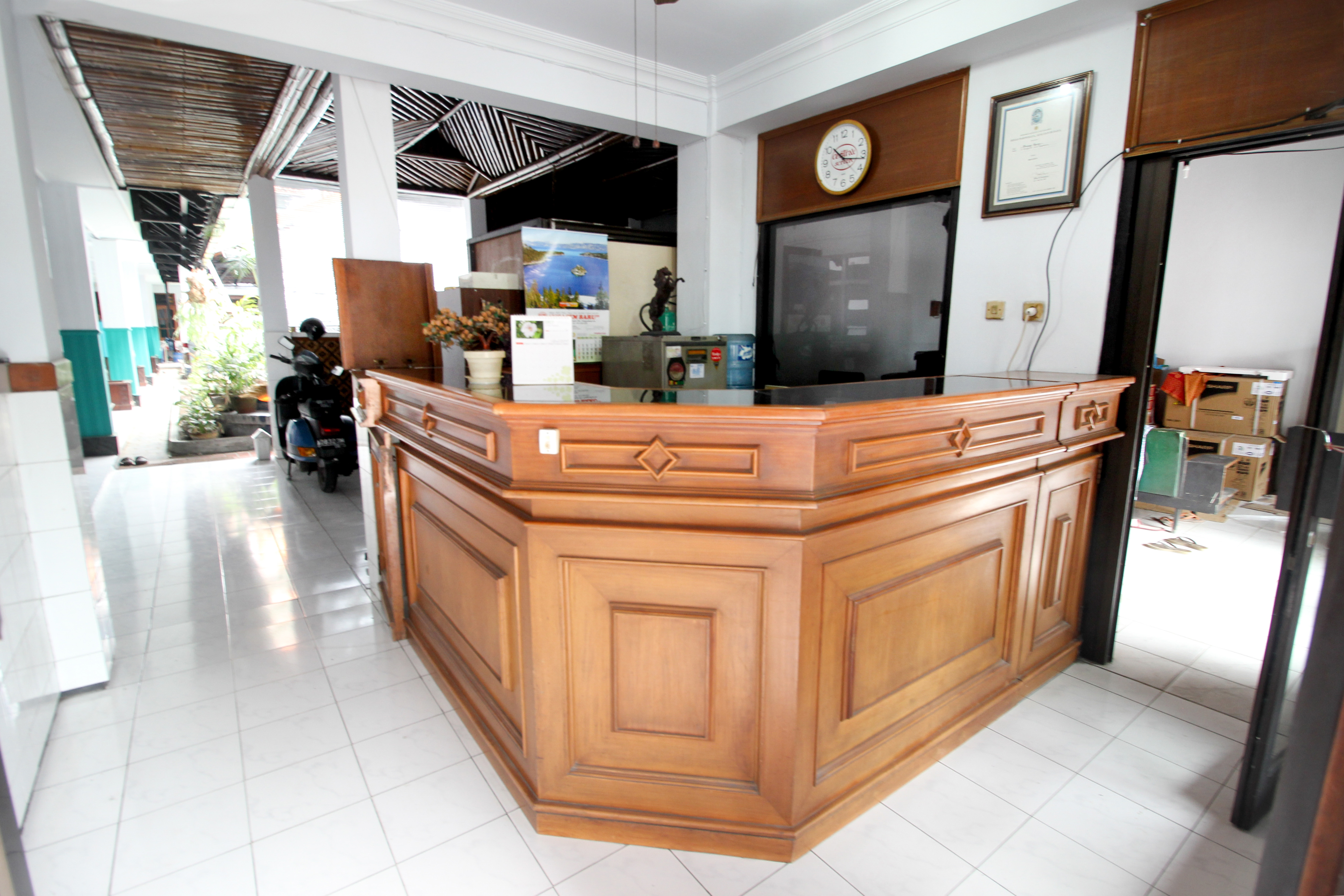 RedDoorz Plus near Alun Alun Selatan