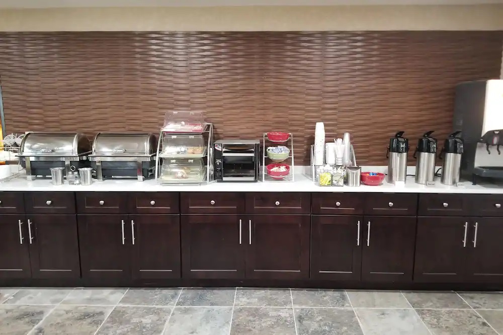 Country Inn & Suites by Radisson Auburn IN