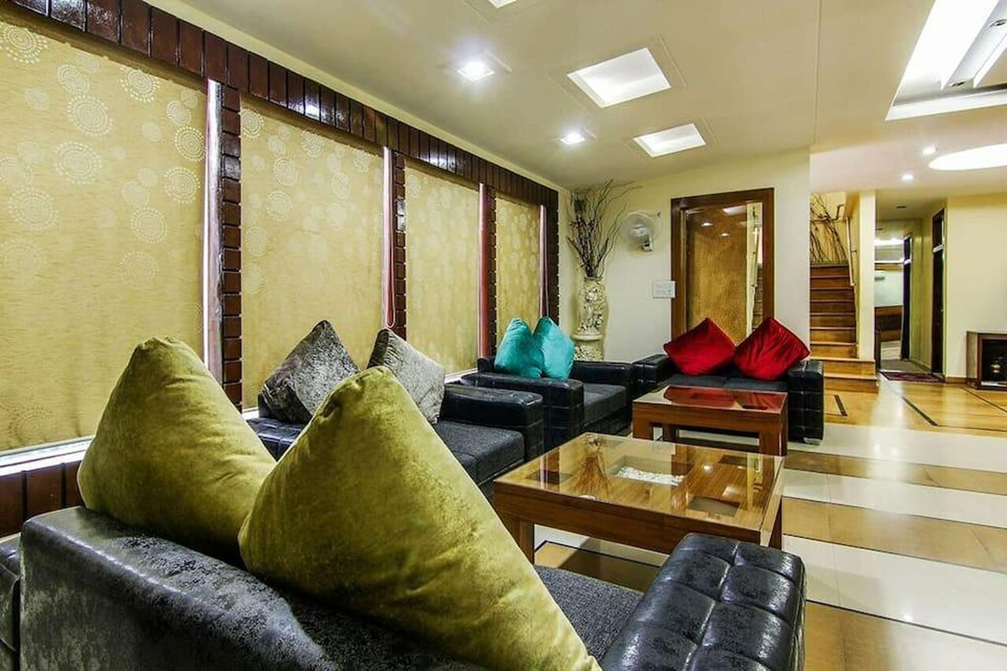 Om Paradise Hotel