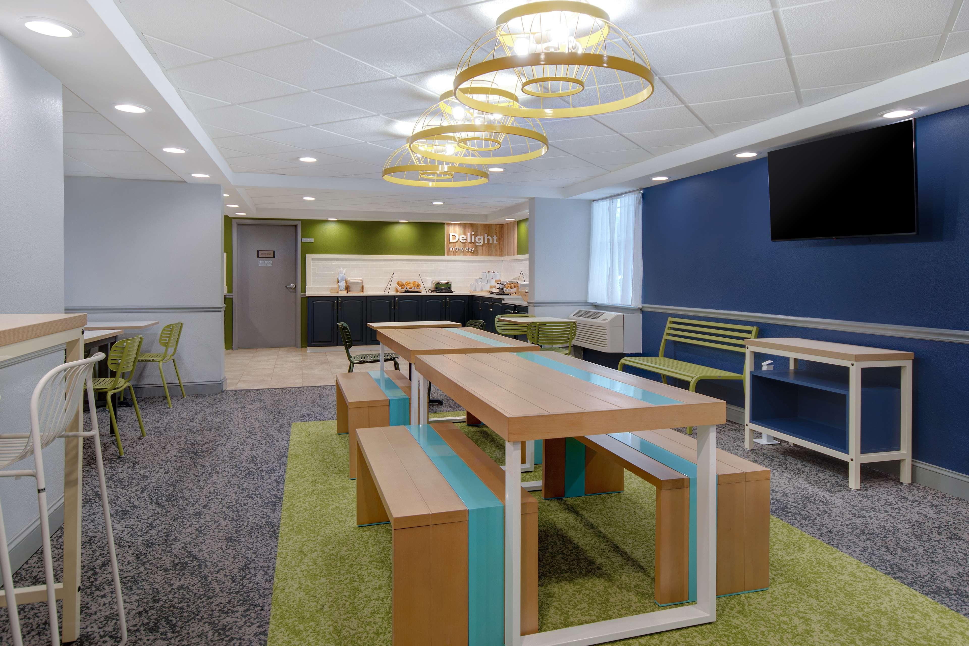 Spark by Hilton Rochester University Area