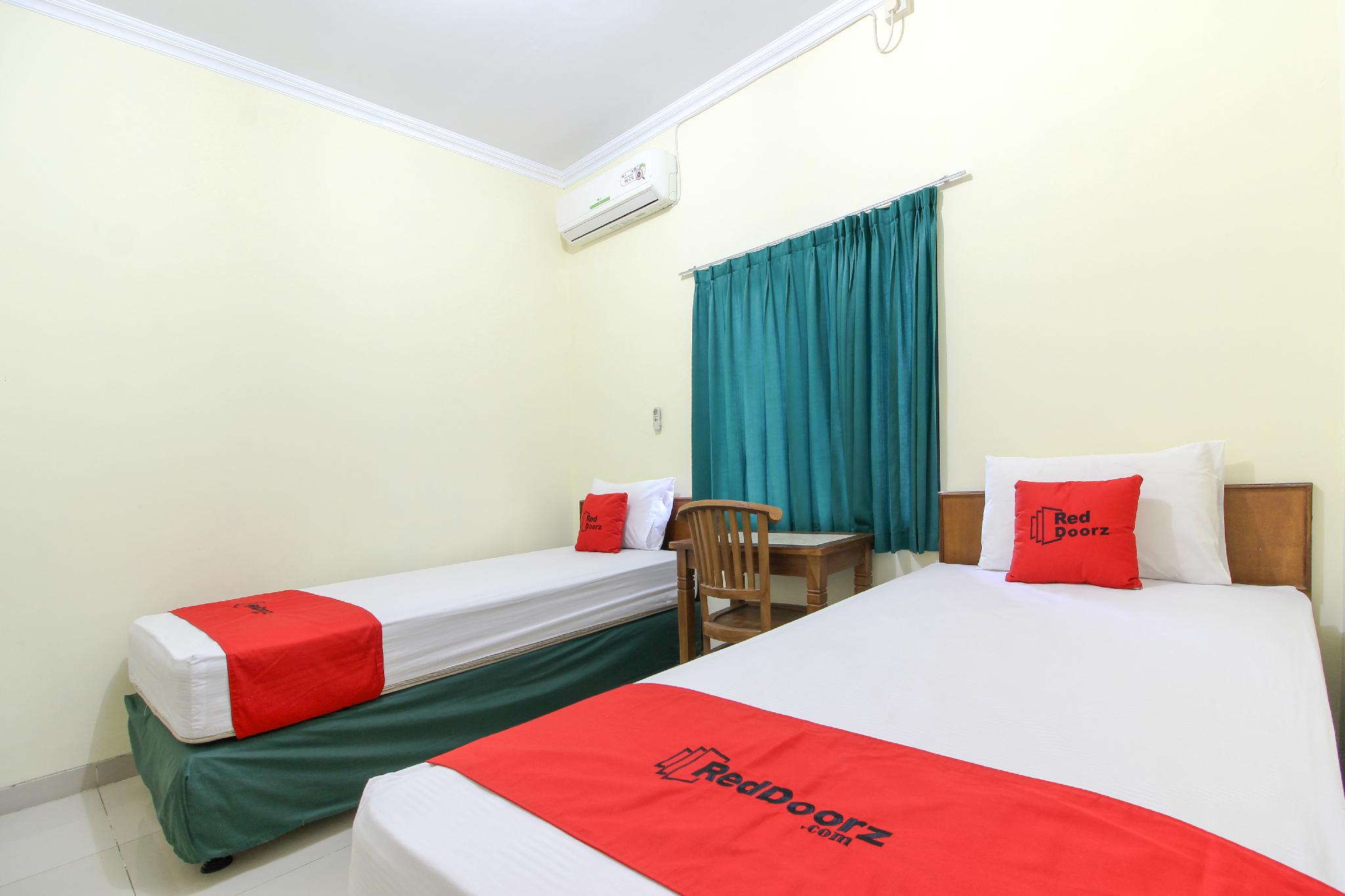 RedDoorz near Rumah Sakit Condong Catur