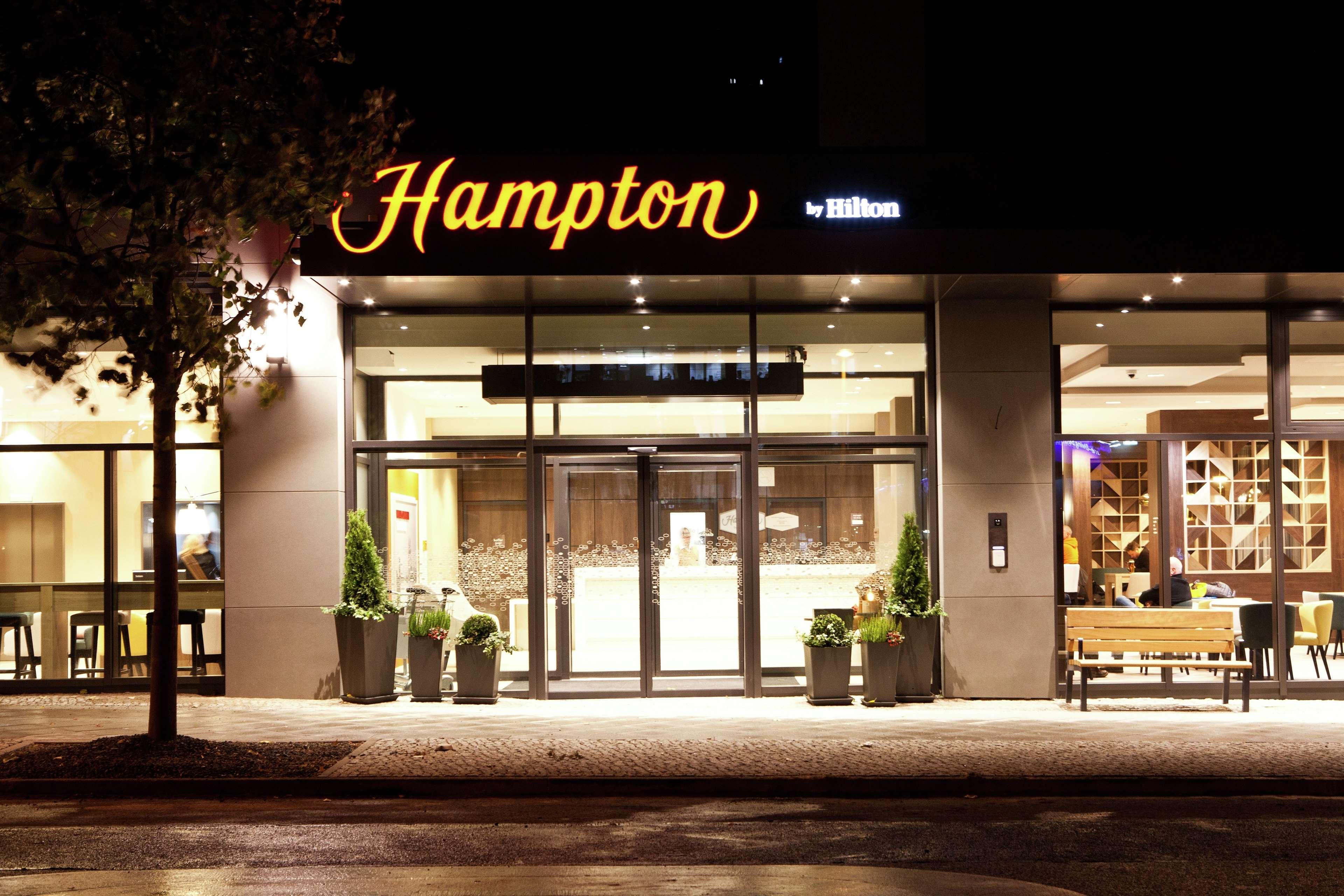 Hampton By Hilton Berlin City East Side Gallery image