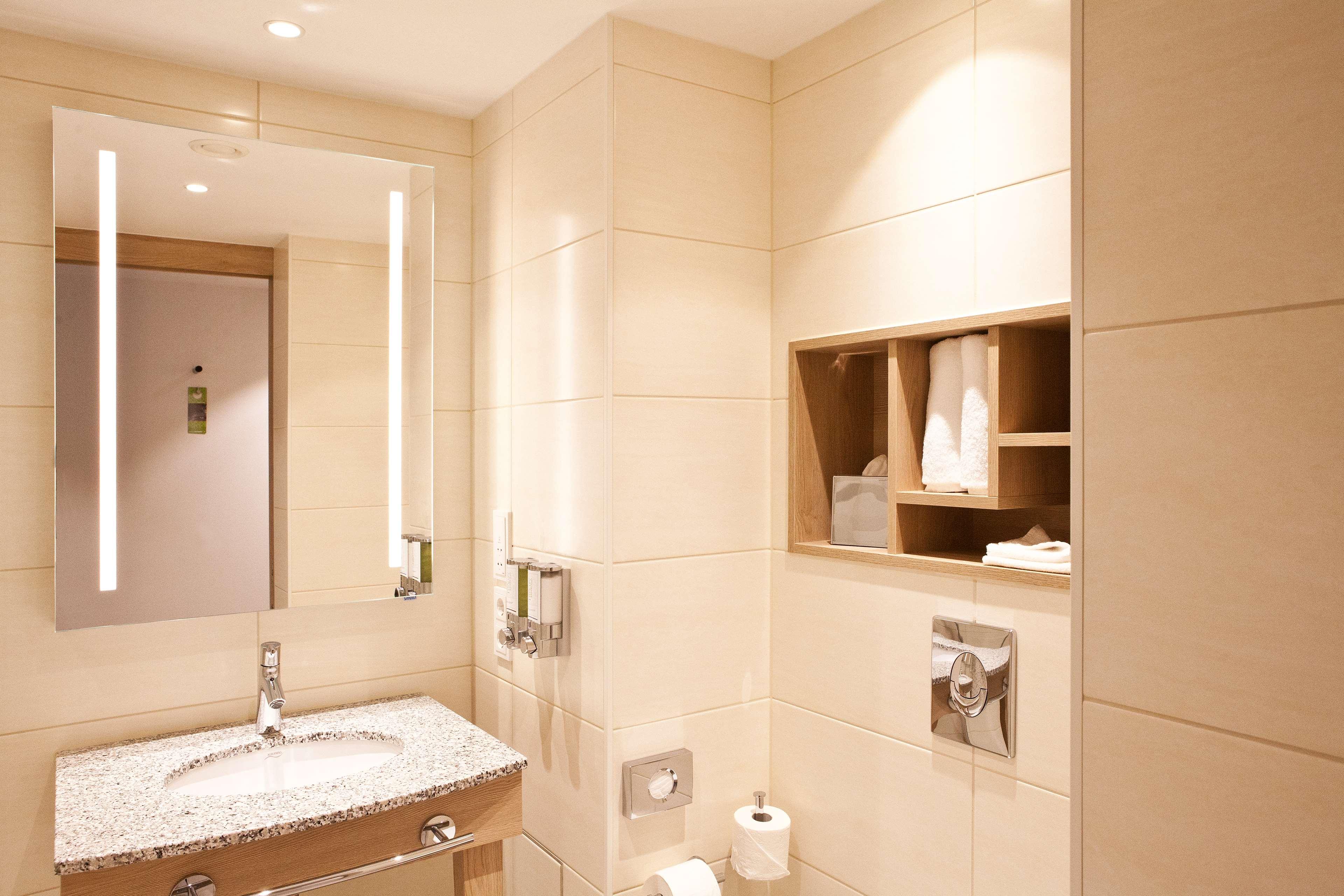 Hampton by Hilton Berlin City East Side Gallery by null