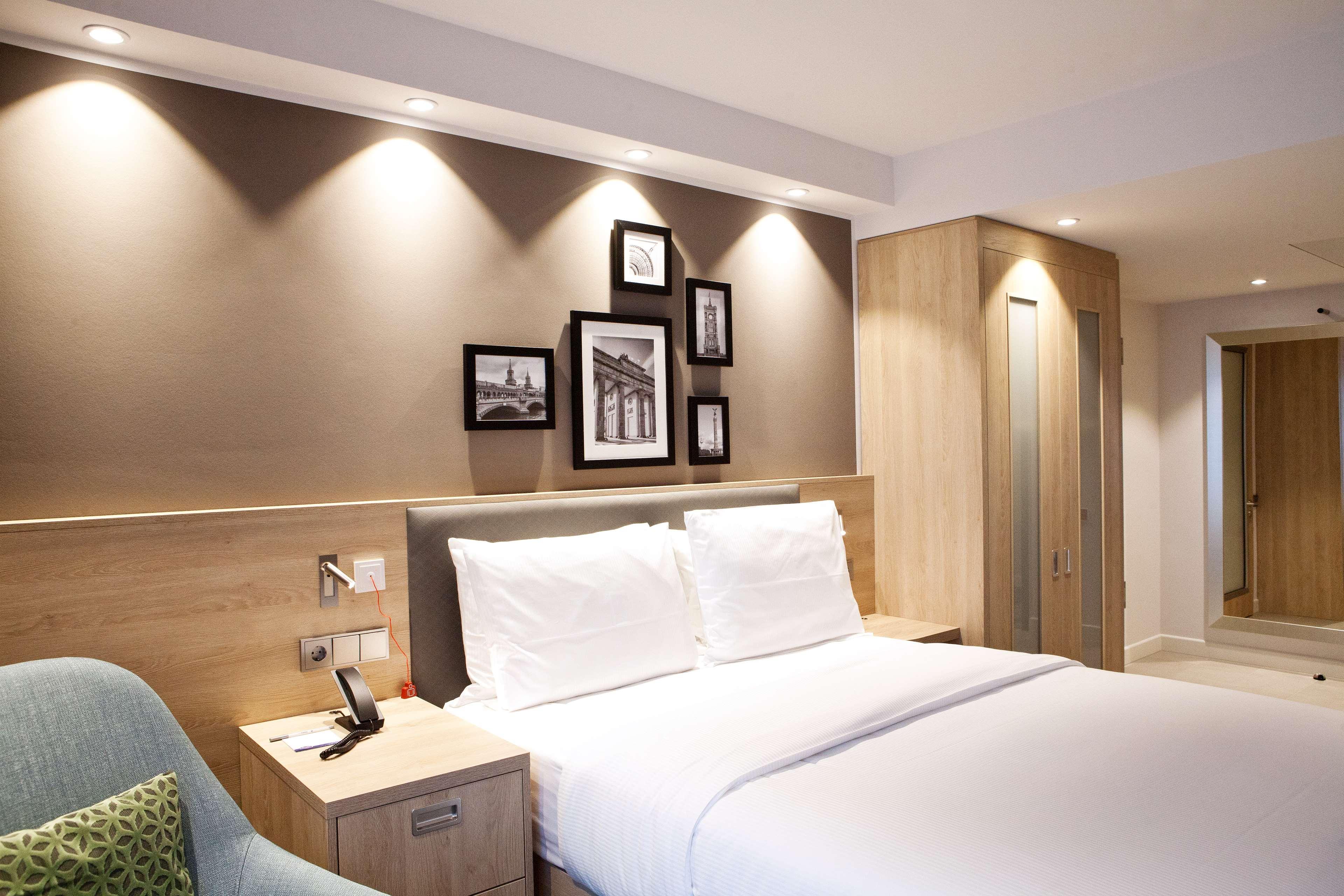 Hampton by Hilton Berlin City East Side Gallery by null