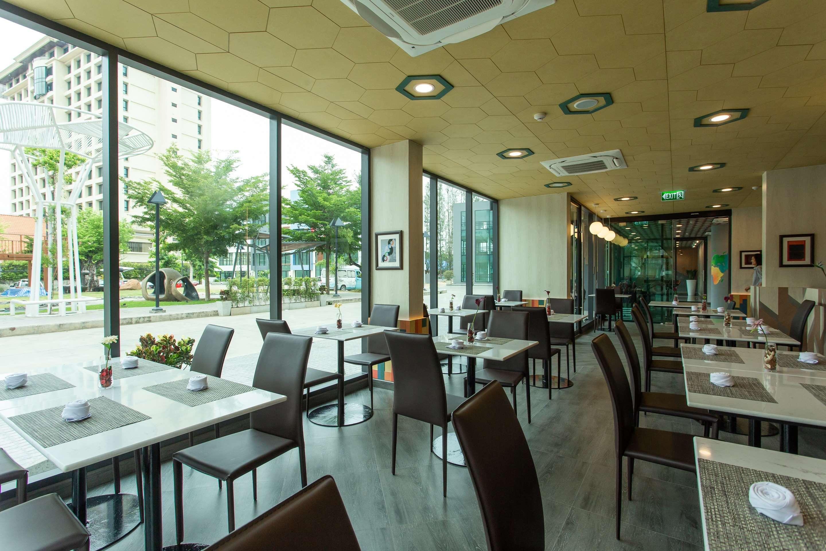Prime Square Hotel