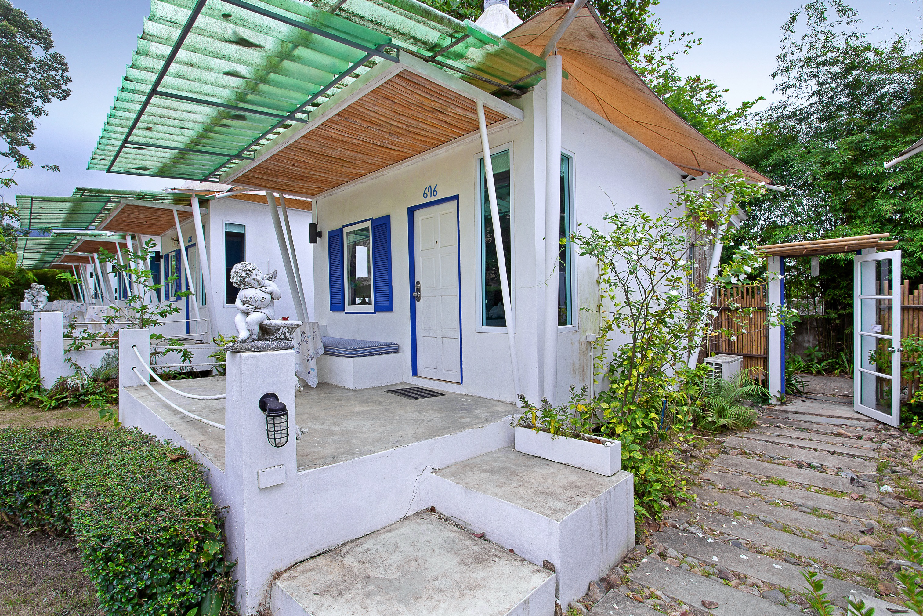 White Knot Koh Chang by D Varee