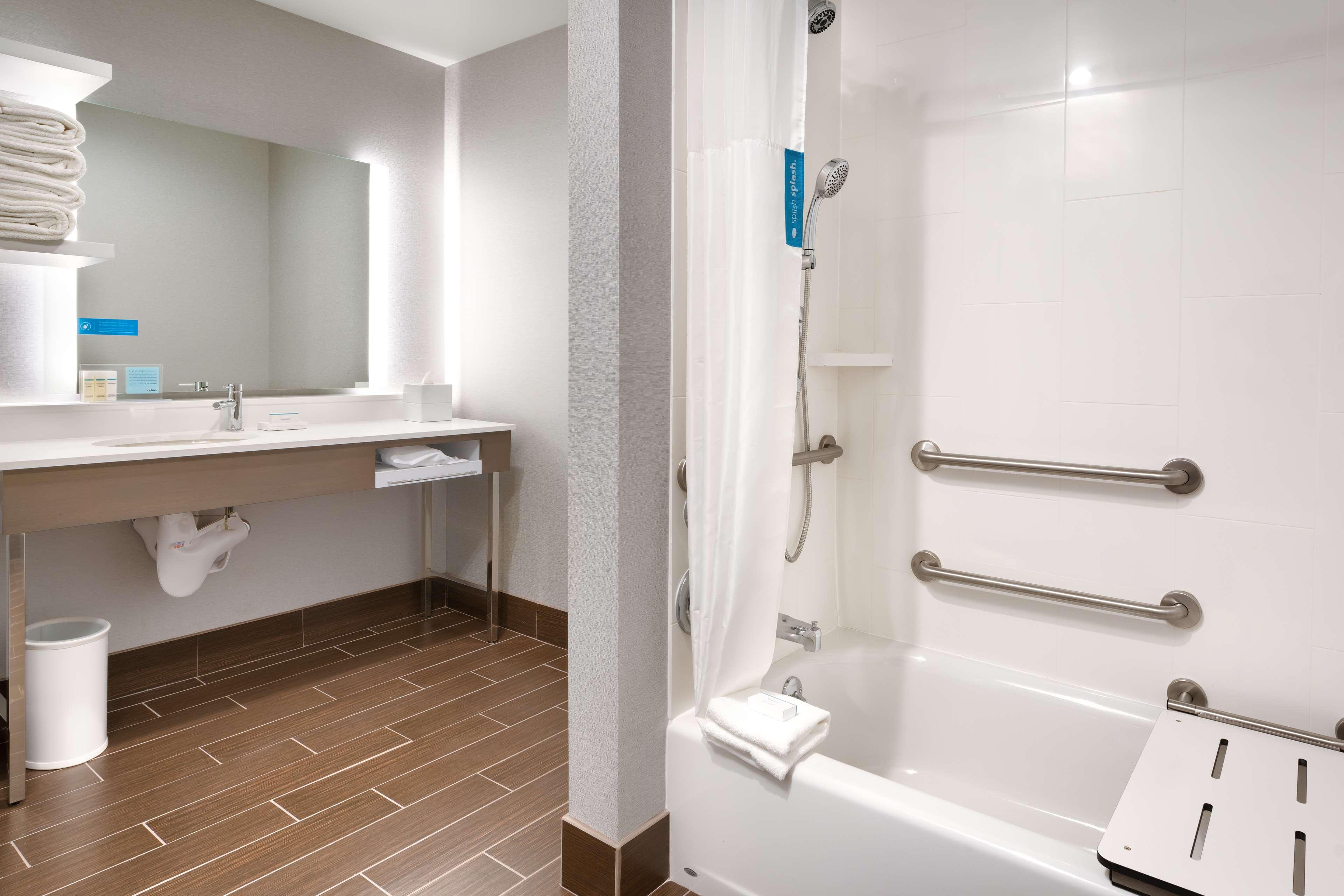 Hampton Inn & Suites Anaheim Convention Center