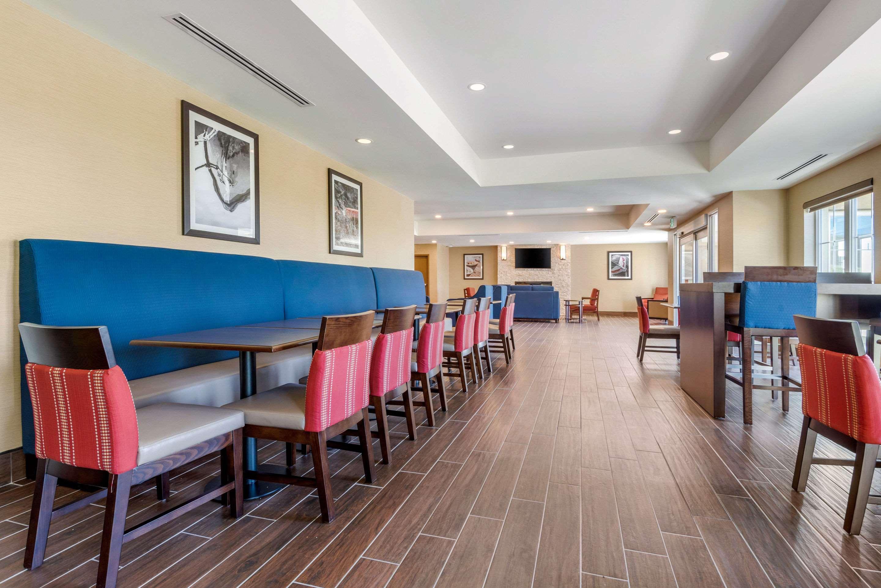 COMFORT INN SUITES Napanee