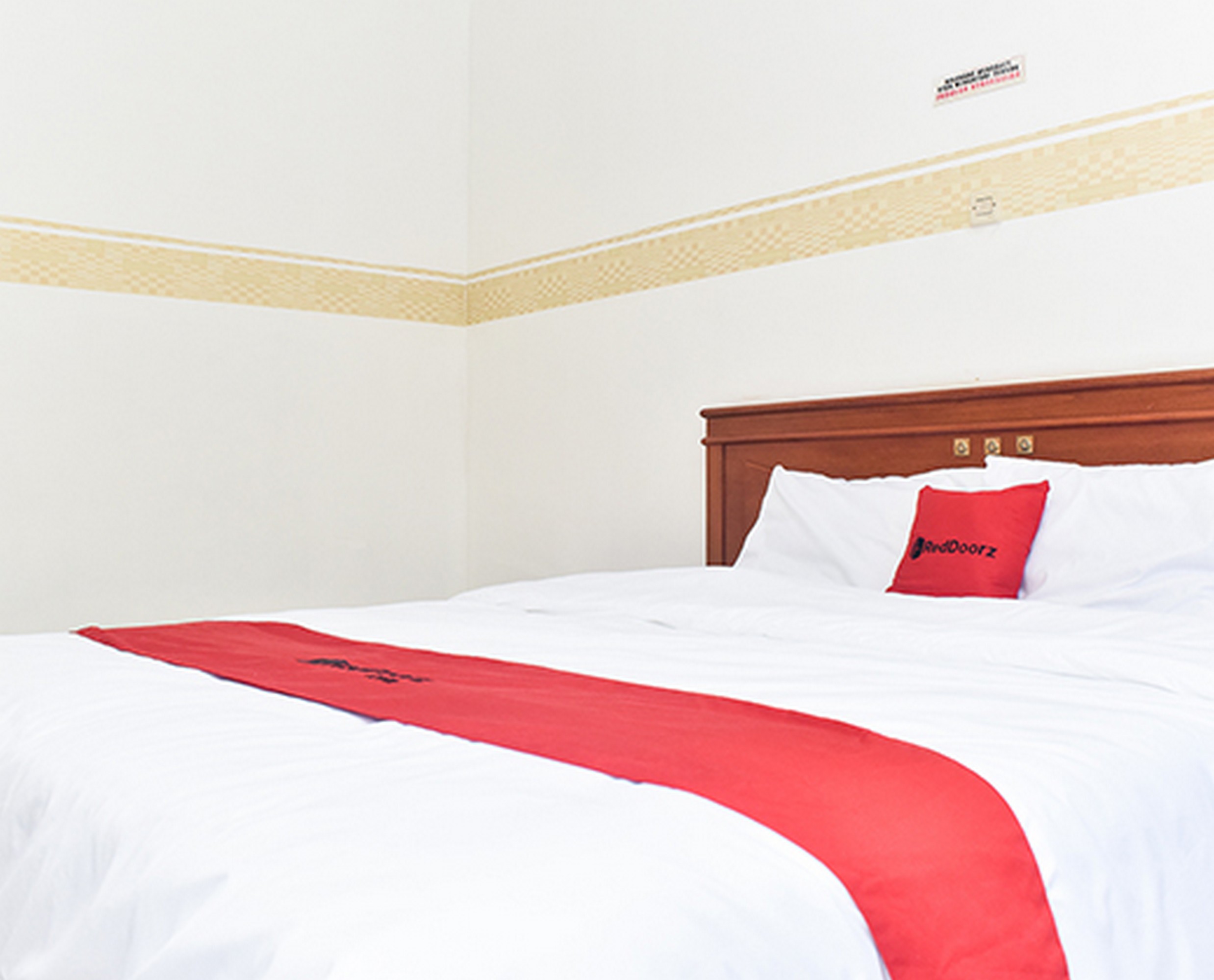 RedDoorz near Lenmarc Mall Surabaya