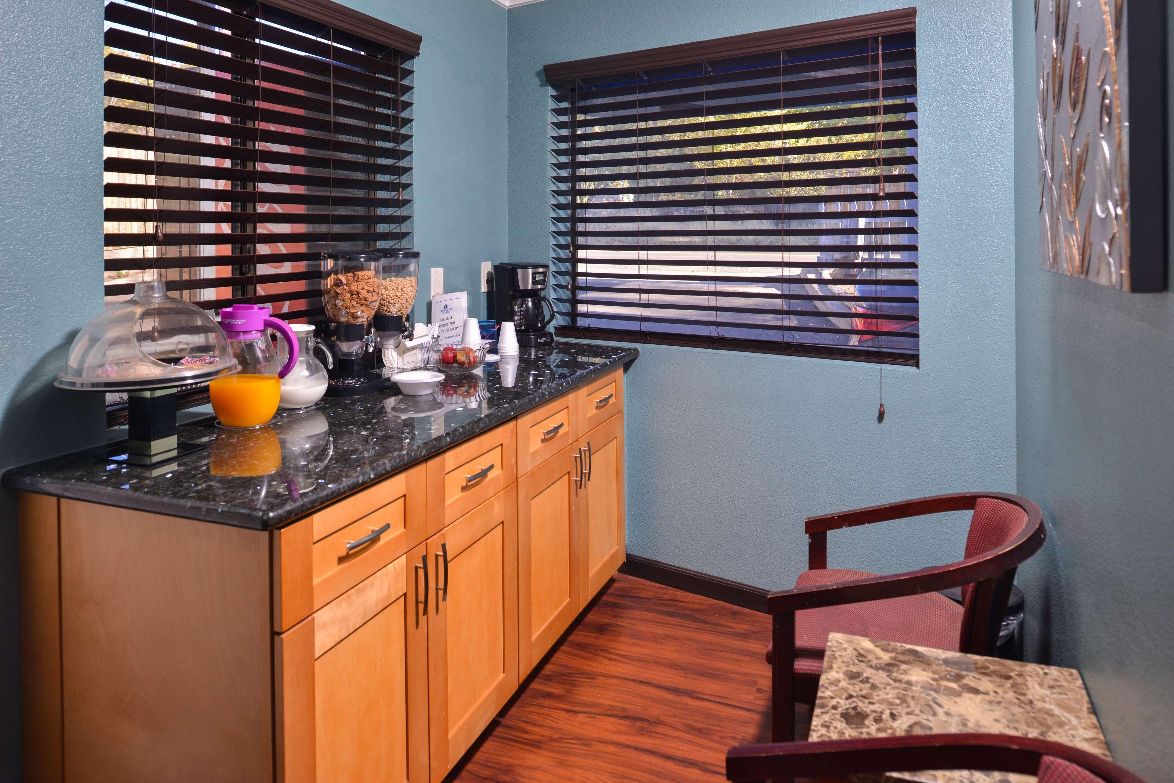 Americas Best Value InnSuites ClearlakeWineCountry