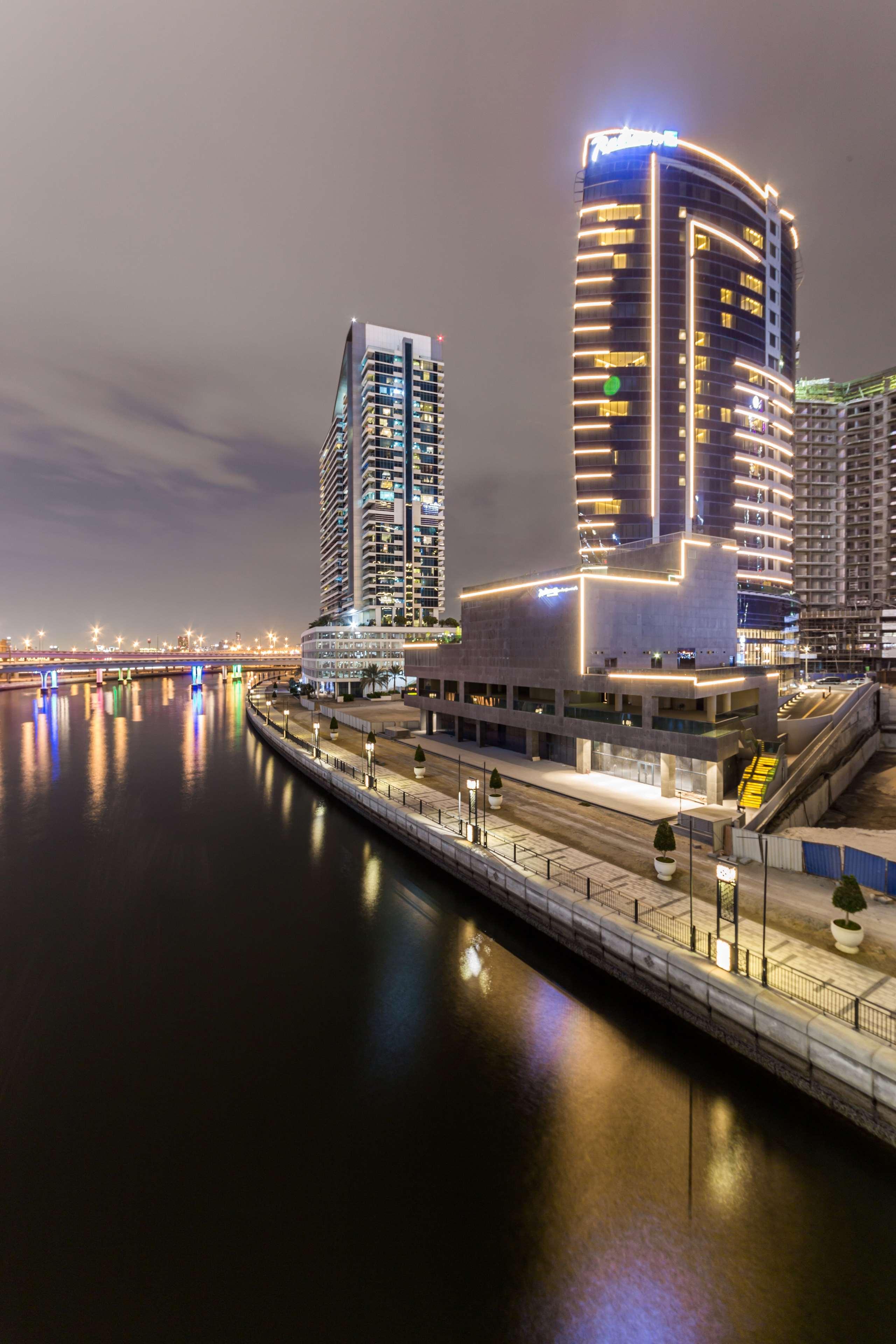 Radisson Blu Hotel, Dubai Canal View - фото