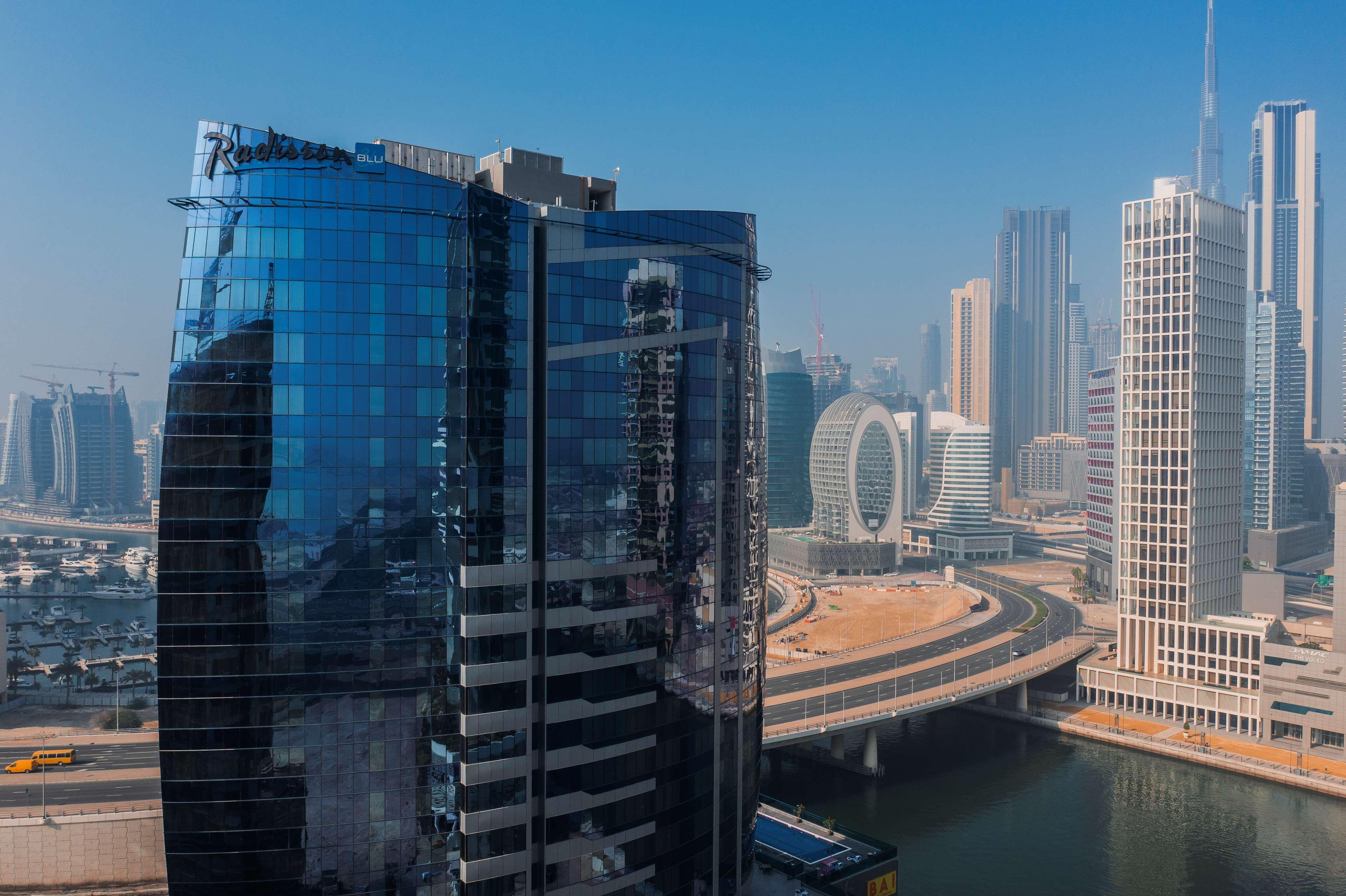 Radisson Blu Hotel, Dubai Canal View - фото