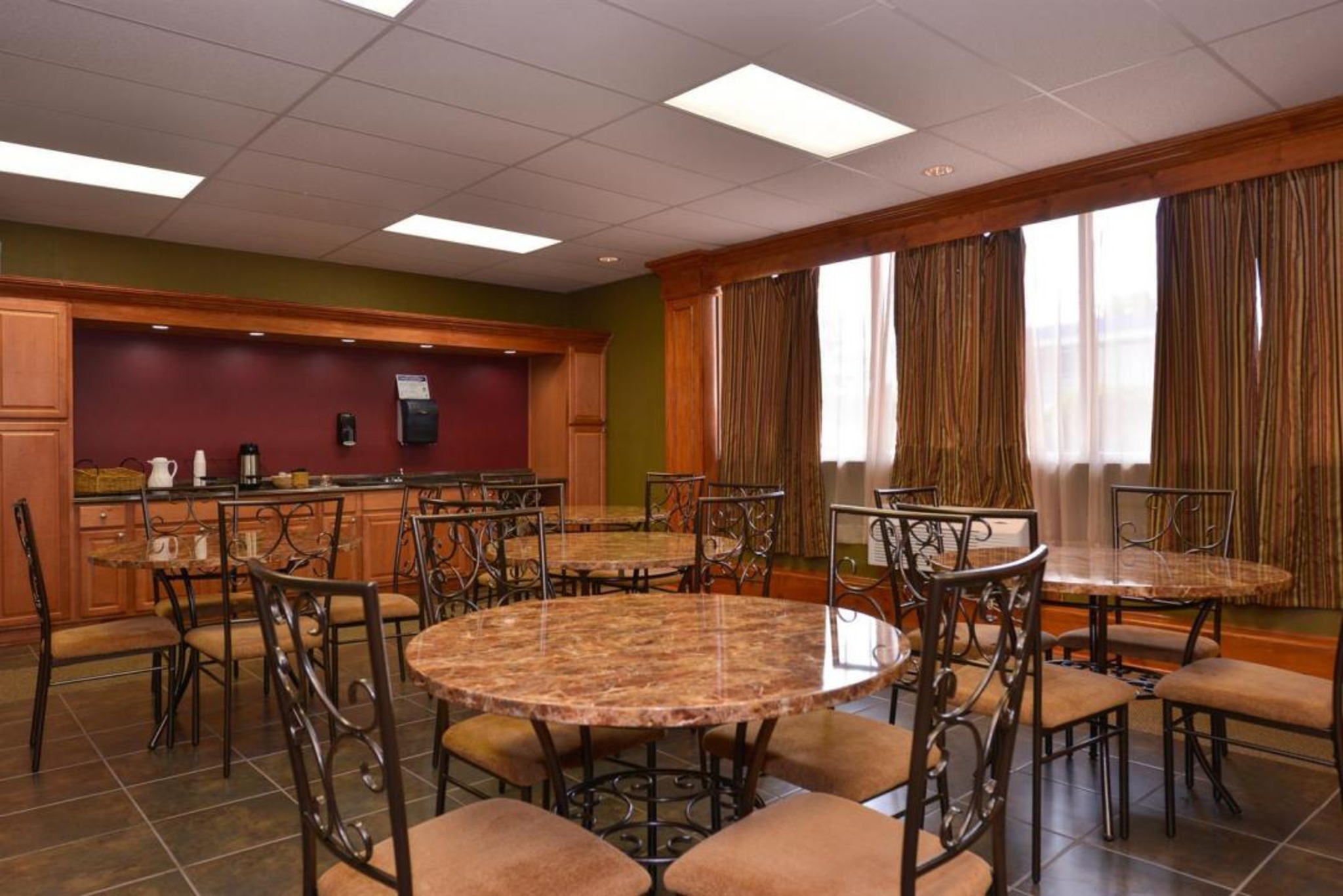 Americas Best Value Inn & Suites Kansas City