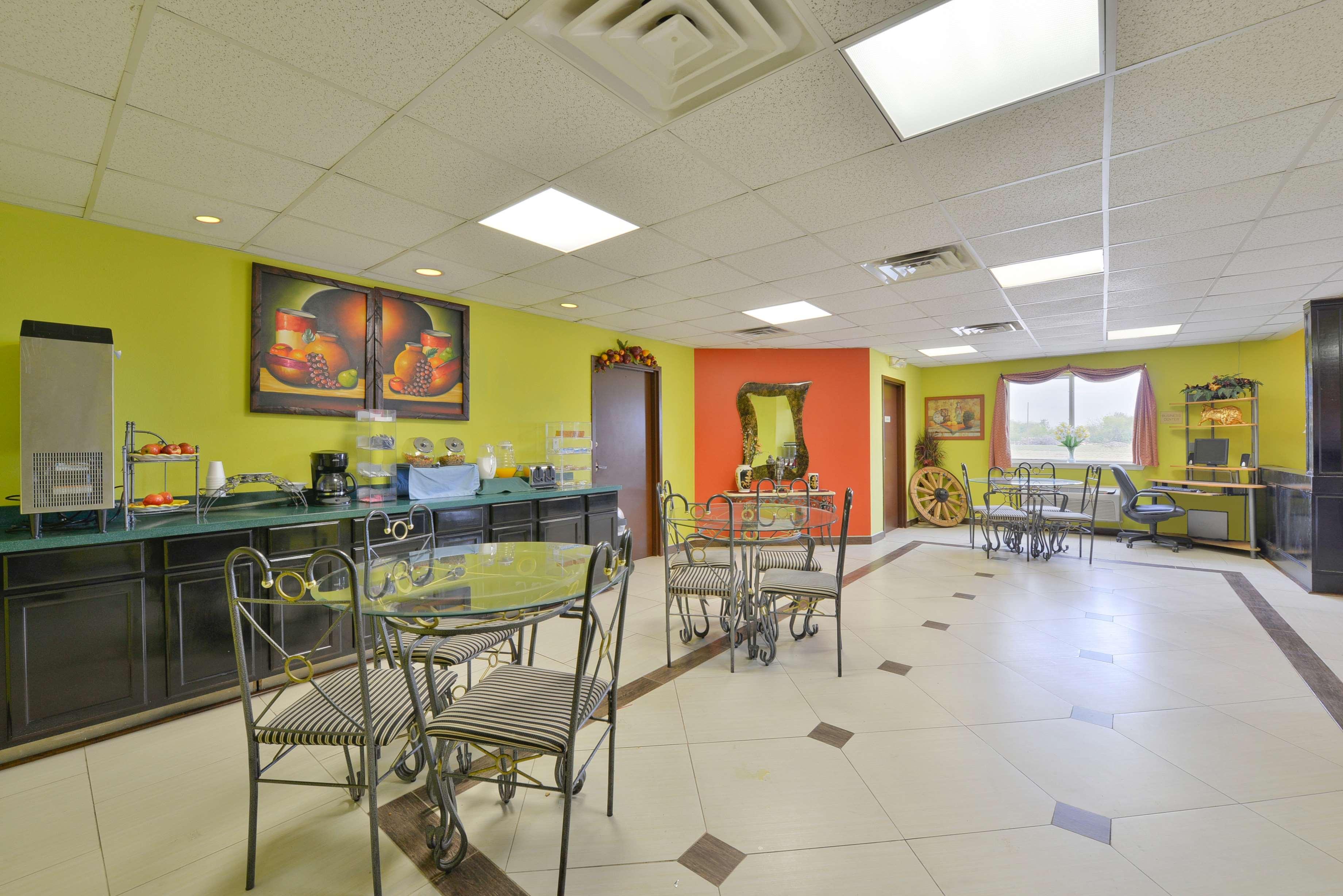 Americas Best Value Inn Suites Haltom/Ft. Worth