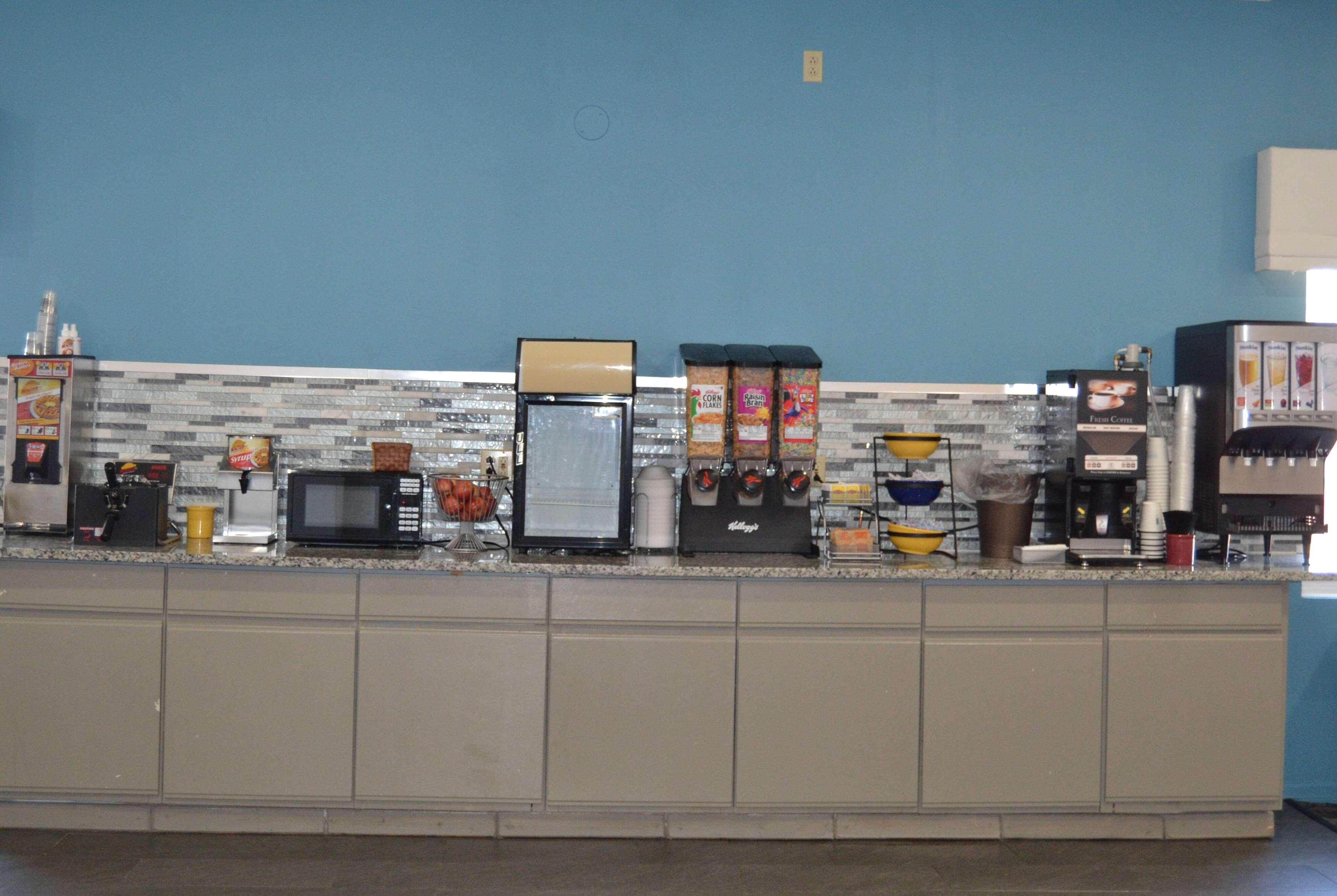 Days Inn & Suites By Wyndham Sikeston Mo