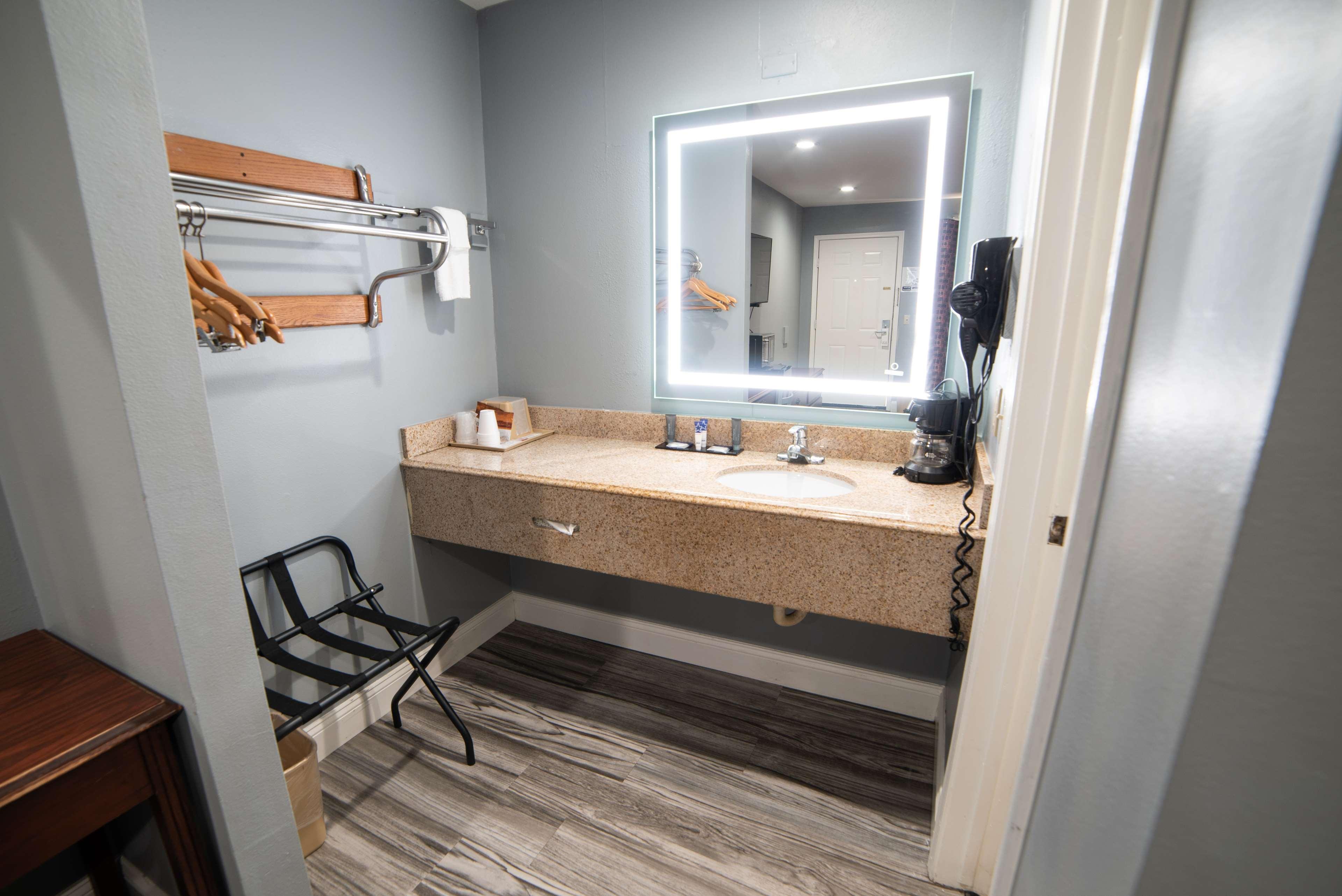 Americas Best Value Inn And Suites Siloam Springs
