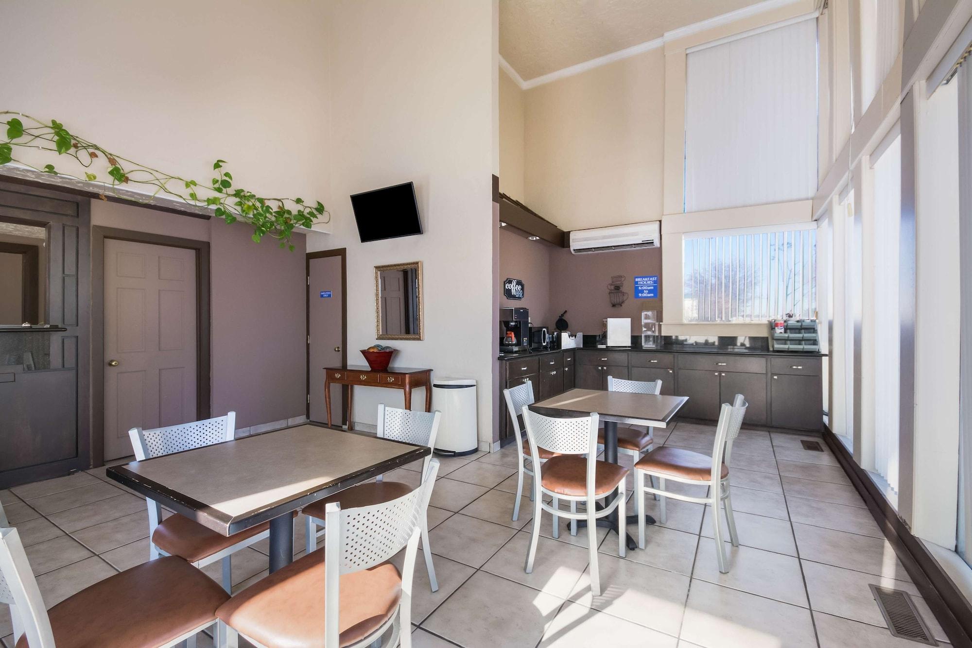 Econo Lodge Inn & Suites Oklahoma City