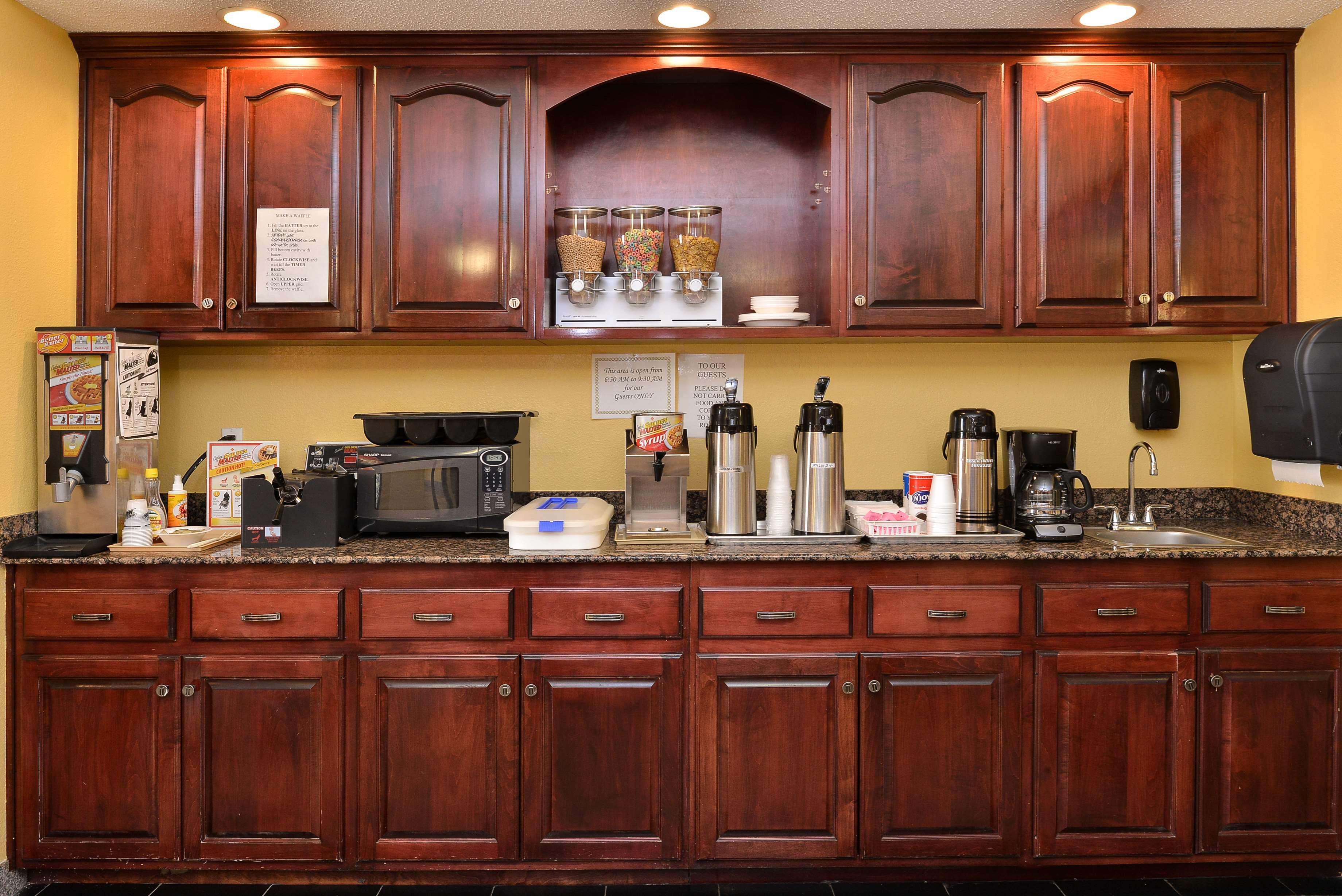 Americas Best Value Inn Breaux Bridge