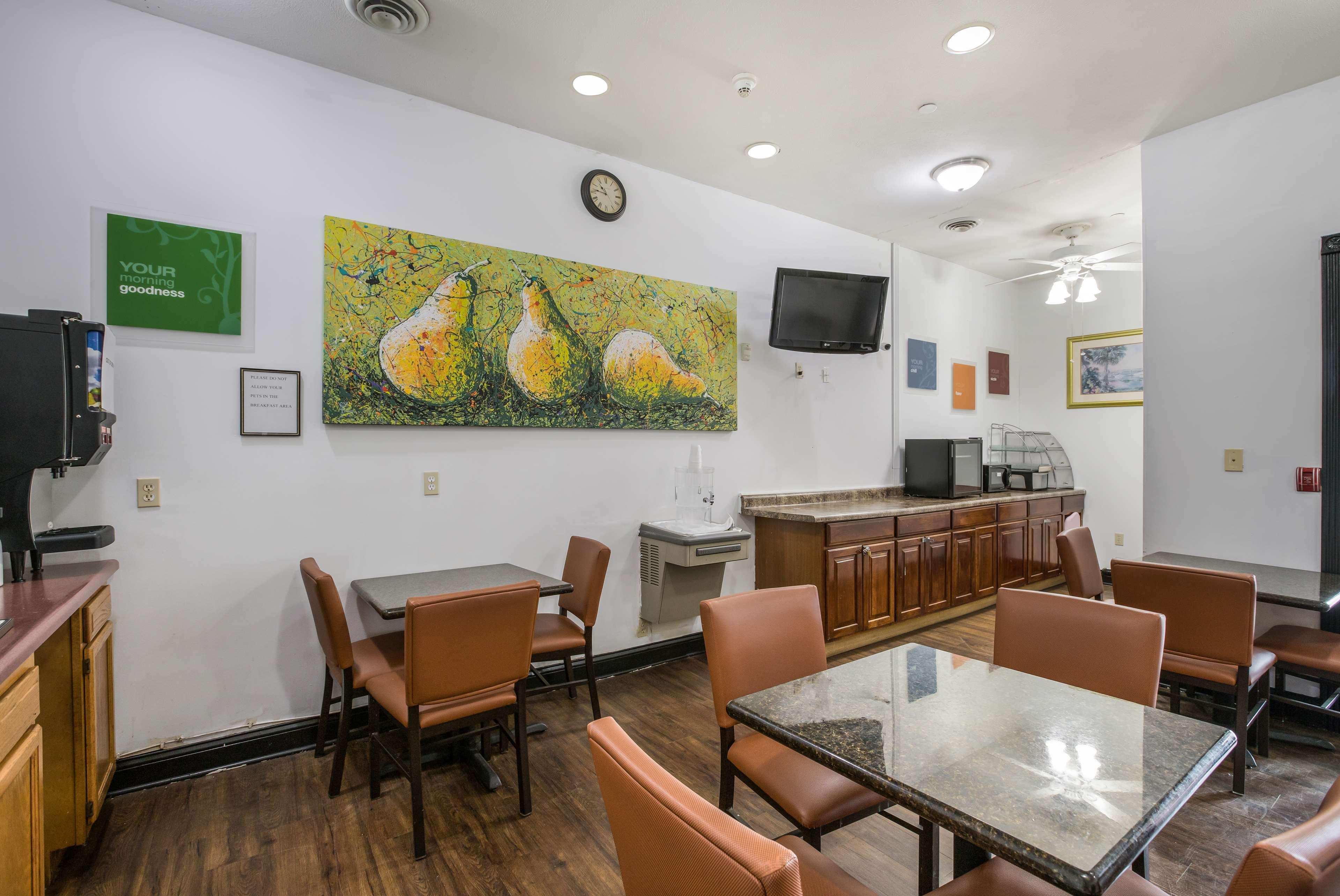 Americas Best Value Inn & Suites- Three Rivers