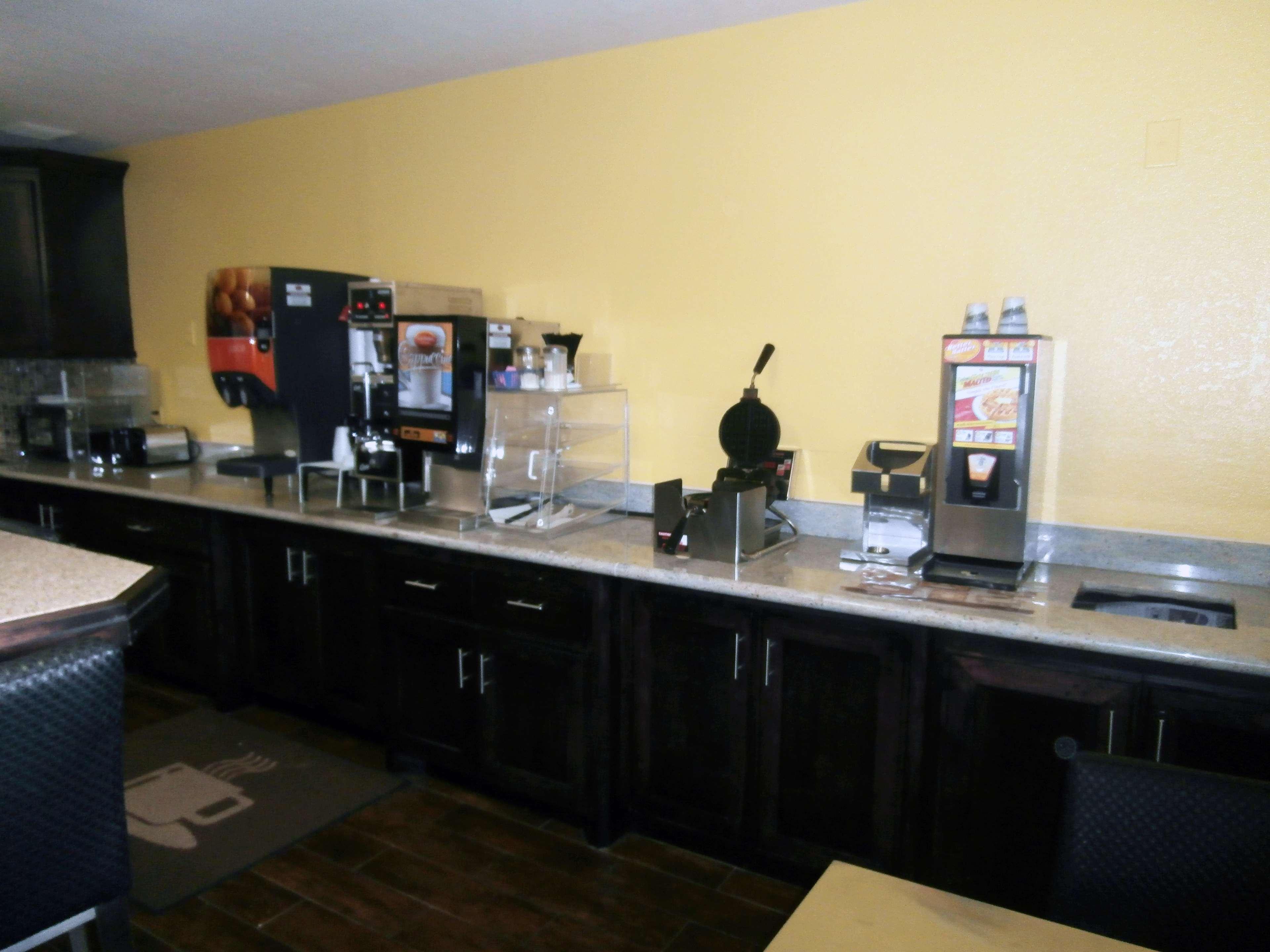 Americas Best Value Inn Suites Thief River Falls