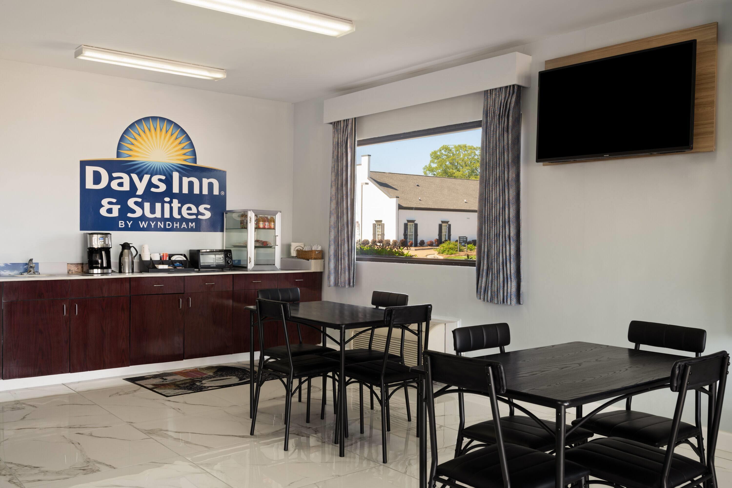 Days Inn & Suites by Wyndham Byram