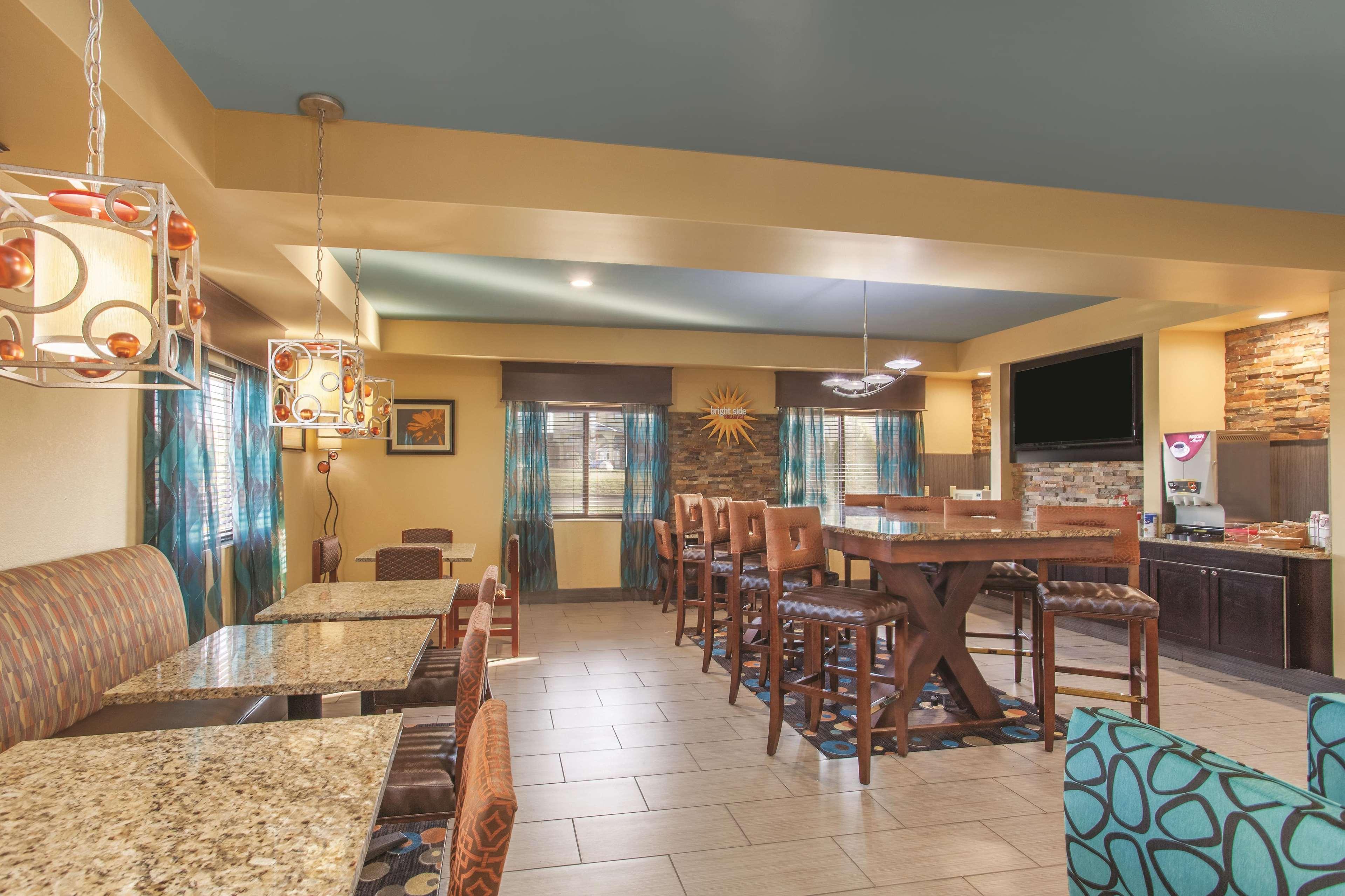 La Quinta Inn Suites By Wyndham Elizabethtown