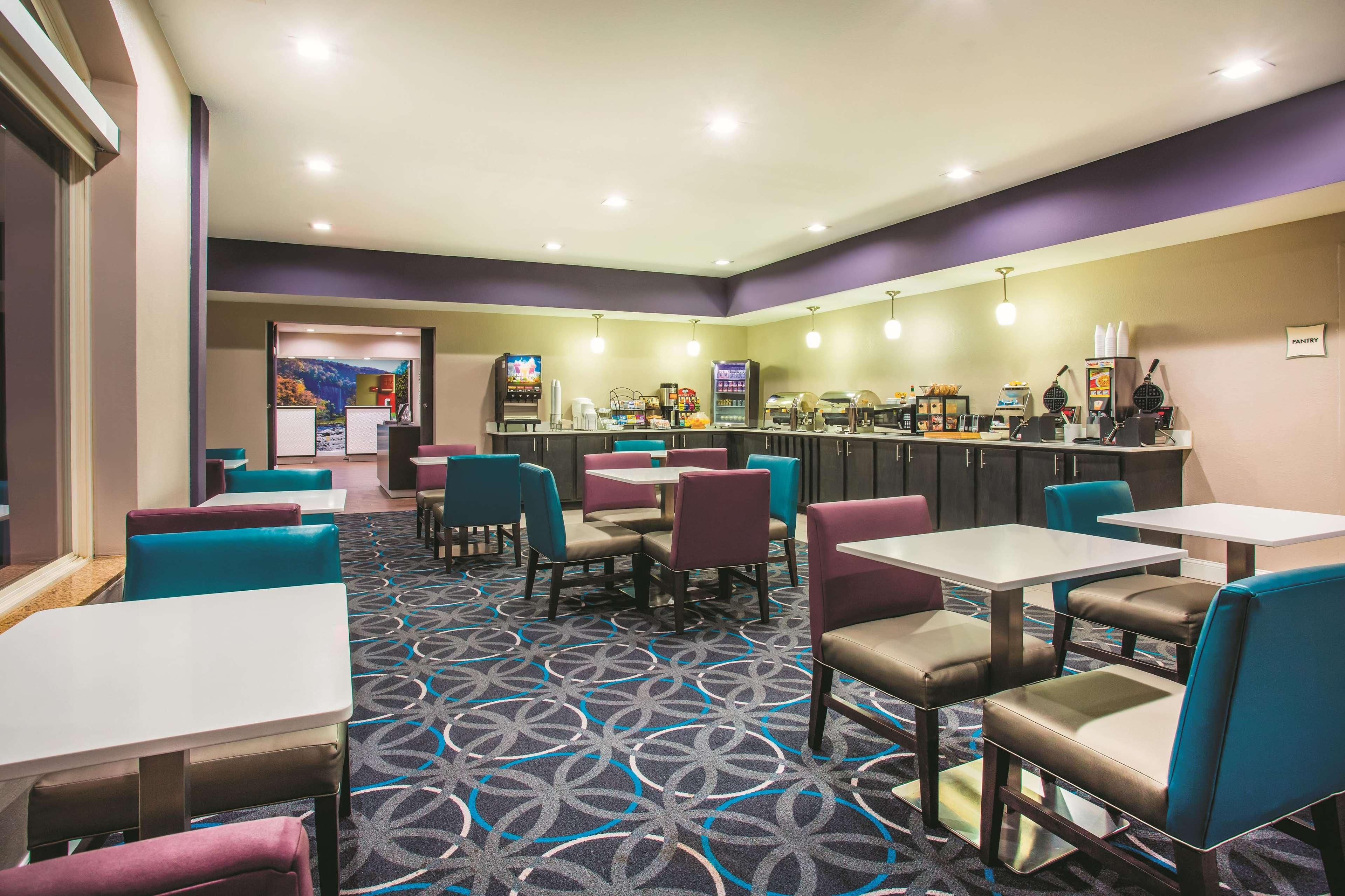 La Quinta Inn Suites By Wyndham Russellville