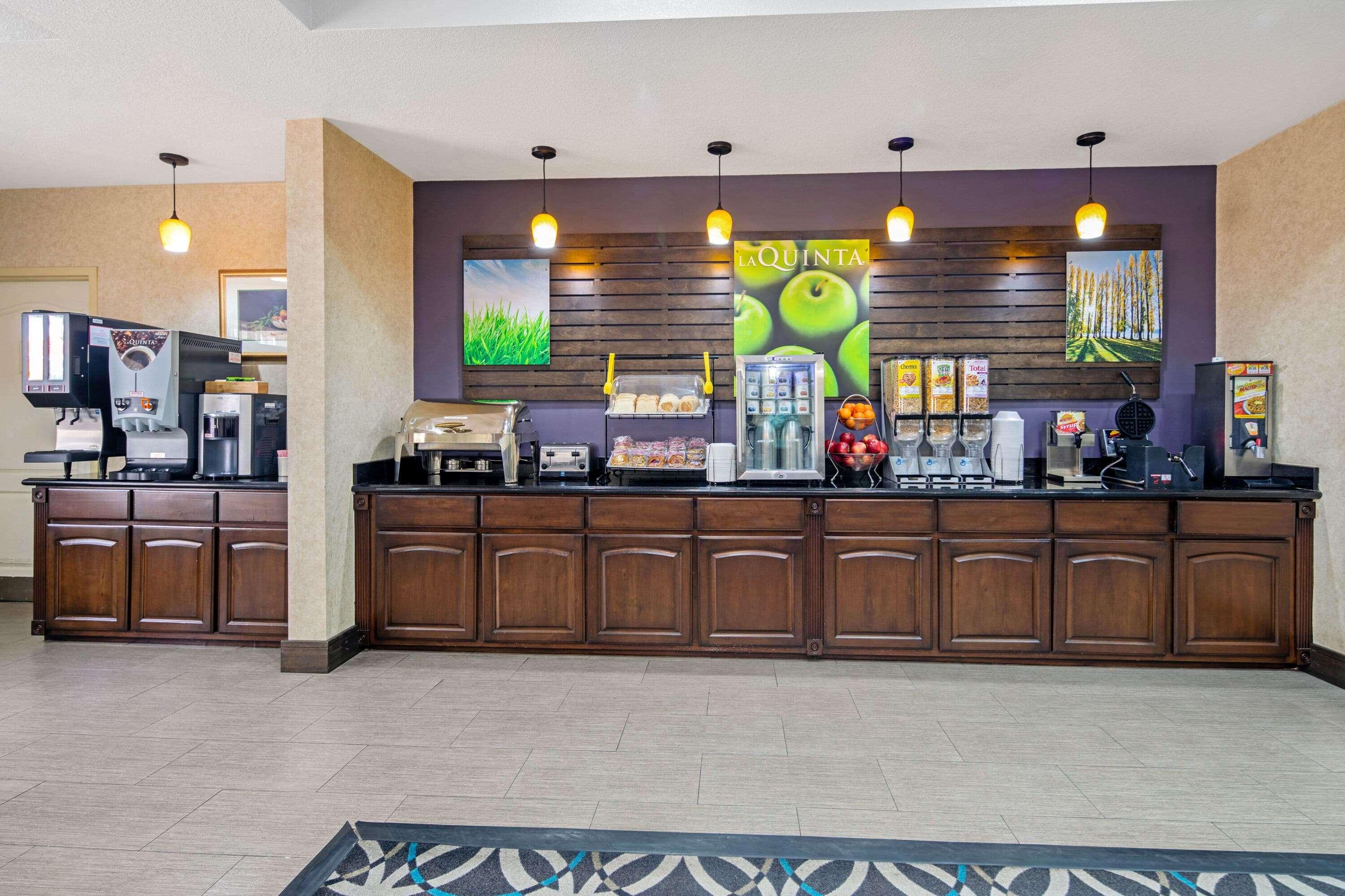 La Quinta Inn Suites By Wyndham Temecula