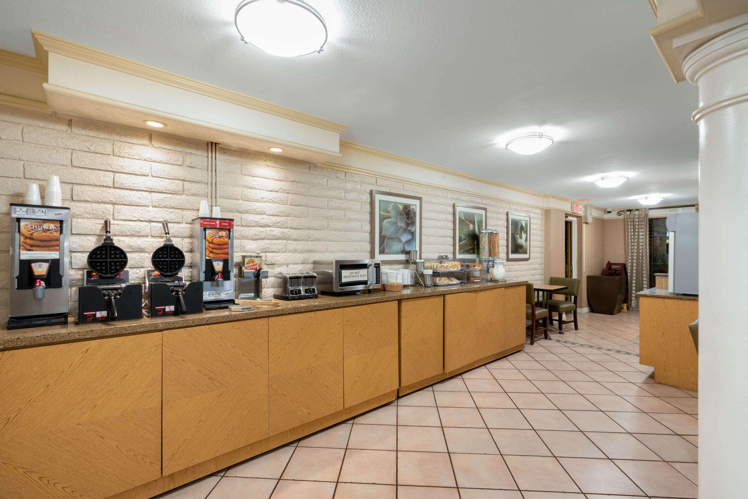 La Quinta Inn Wyndham Phoenix Sky Harbor Airport