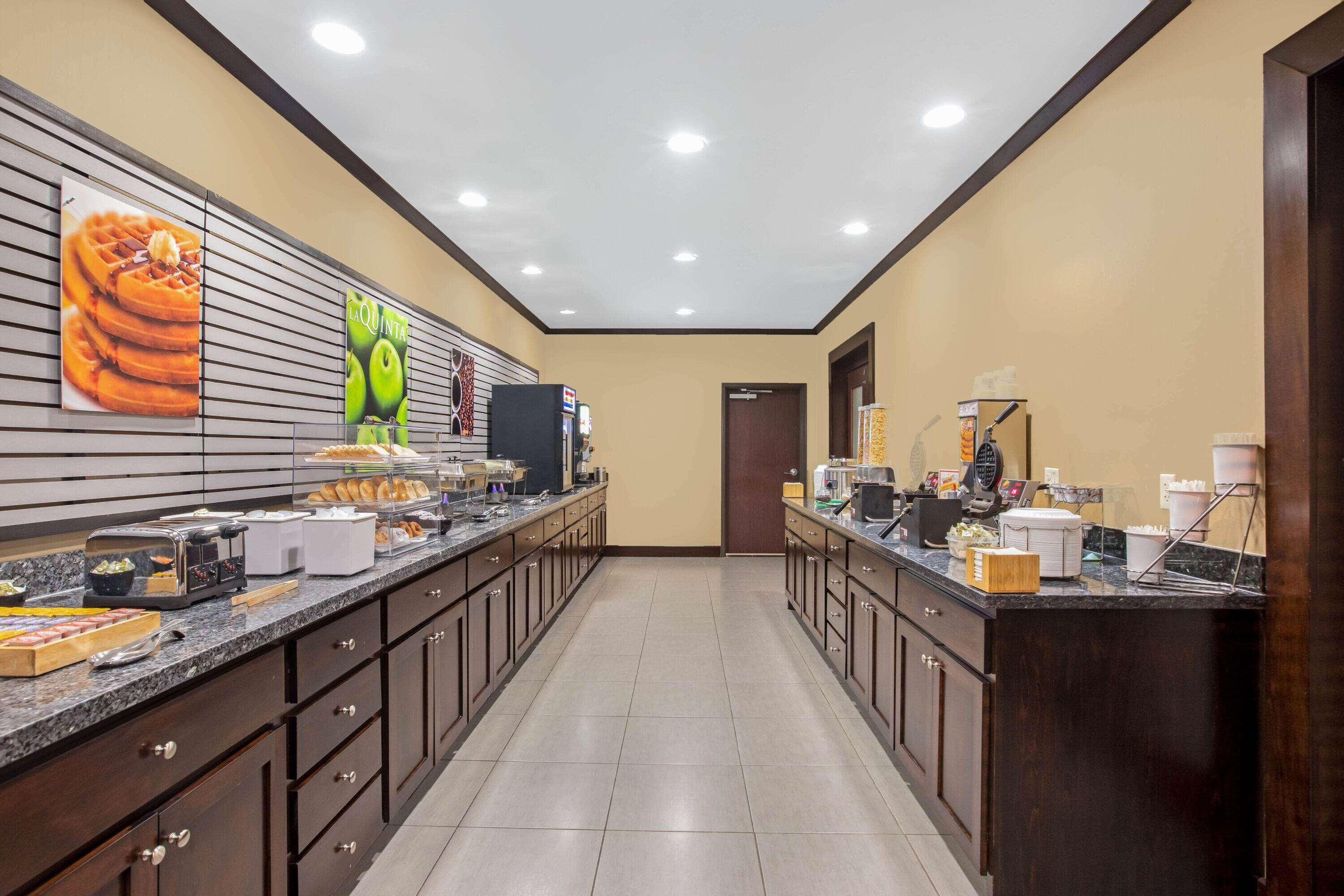 La Quinta Inn Suites By Wyndham Sioux Falls