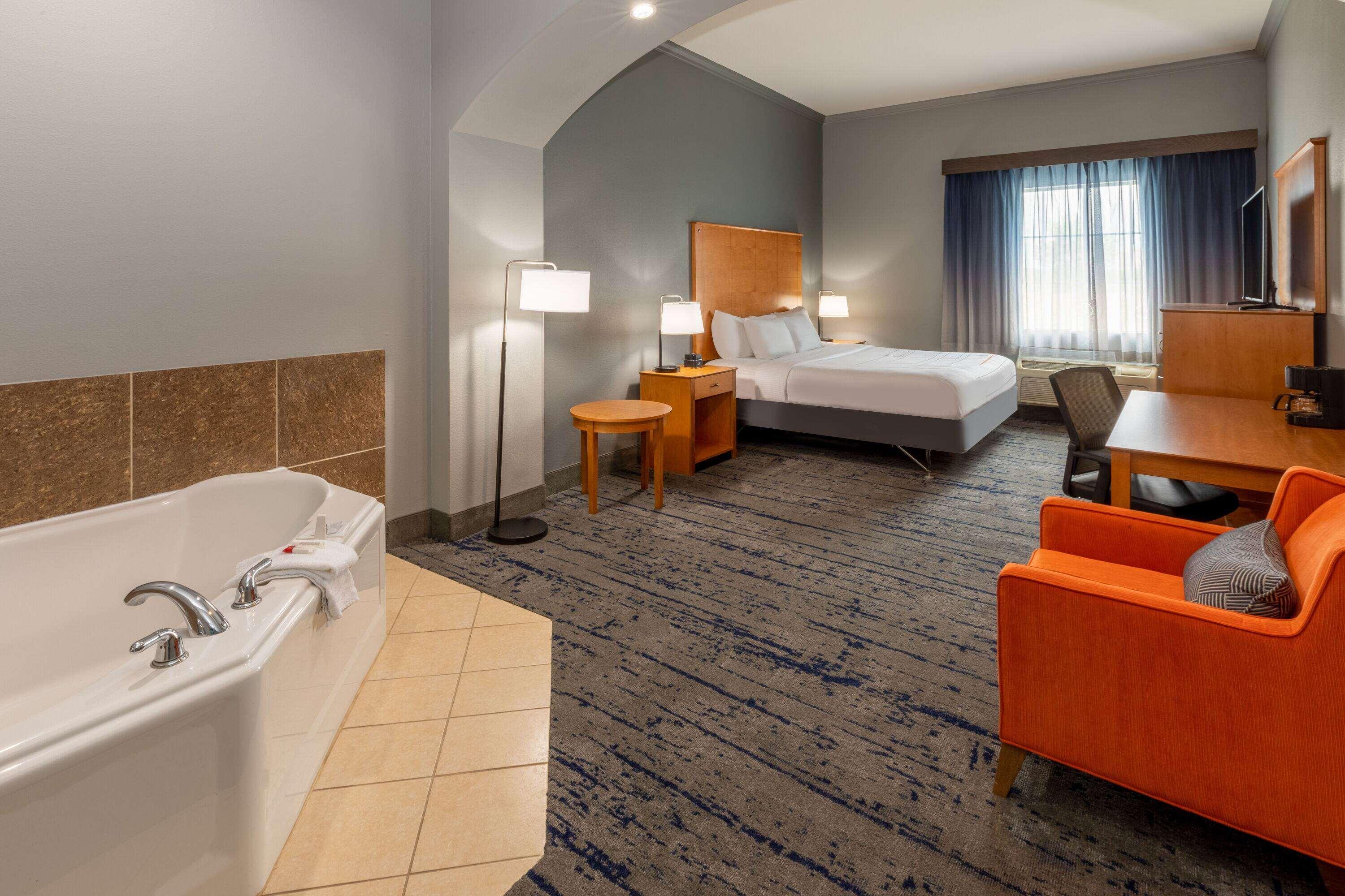 La Quinta Inn Suites By Wyndham Bridgeport