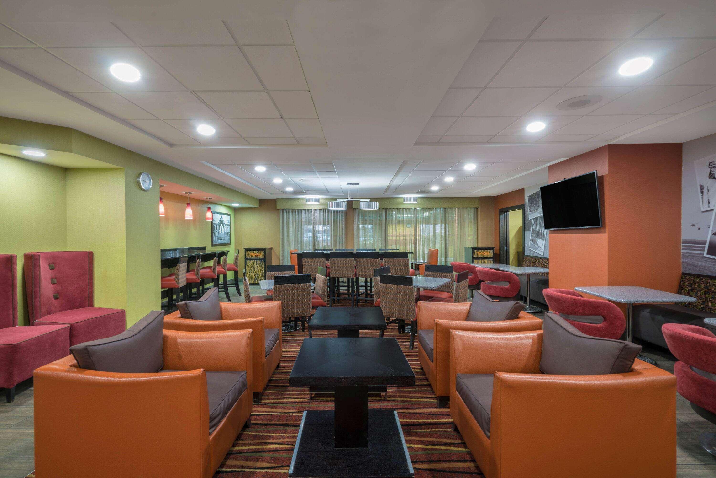 La Quinta Inn Suites By Wyndham Clarksville