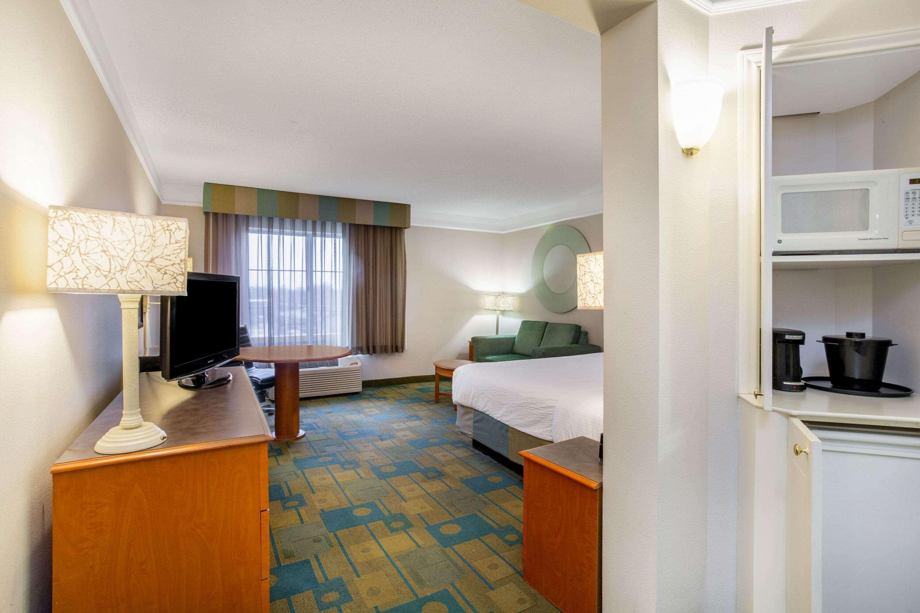 La Quinta Inn Suites Greensboro Nc