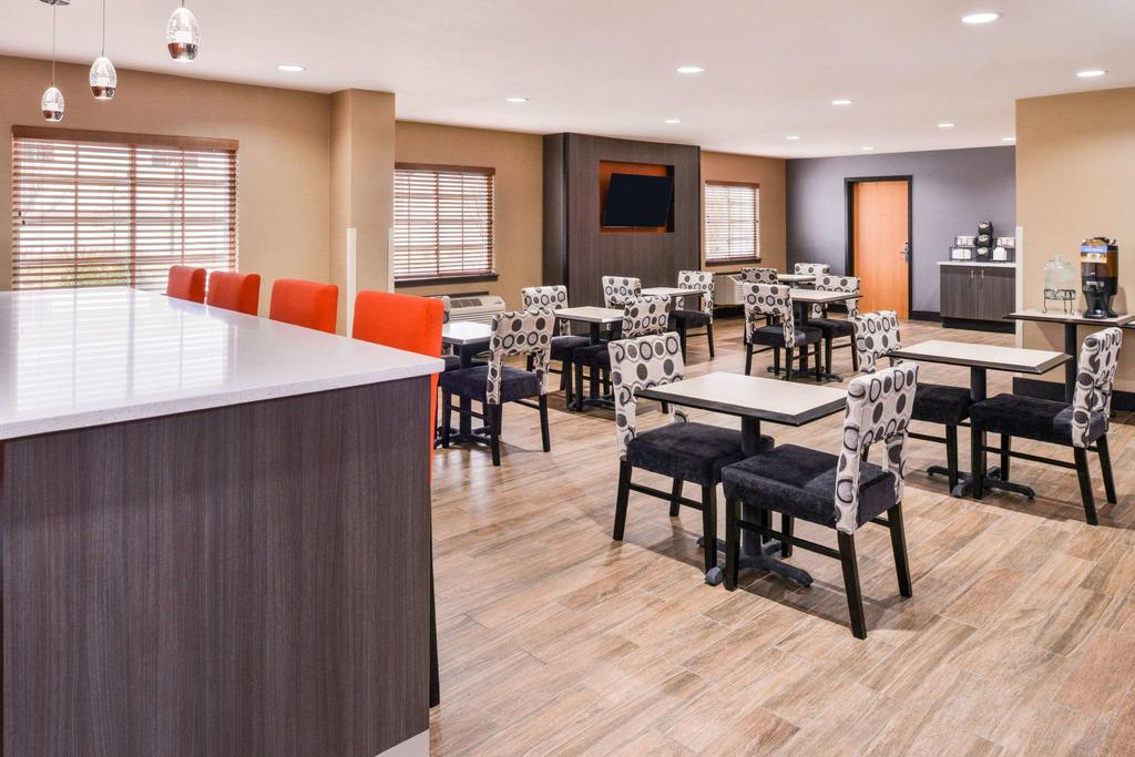 Studio 6 Lenexa Overland Park