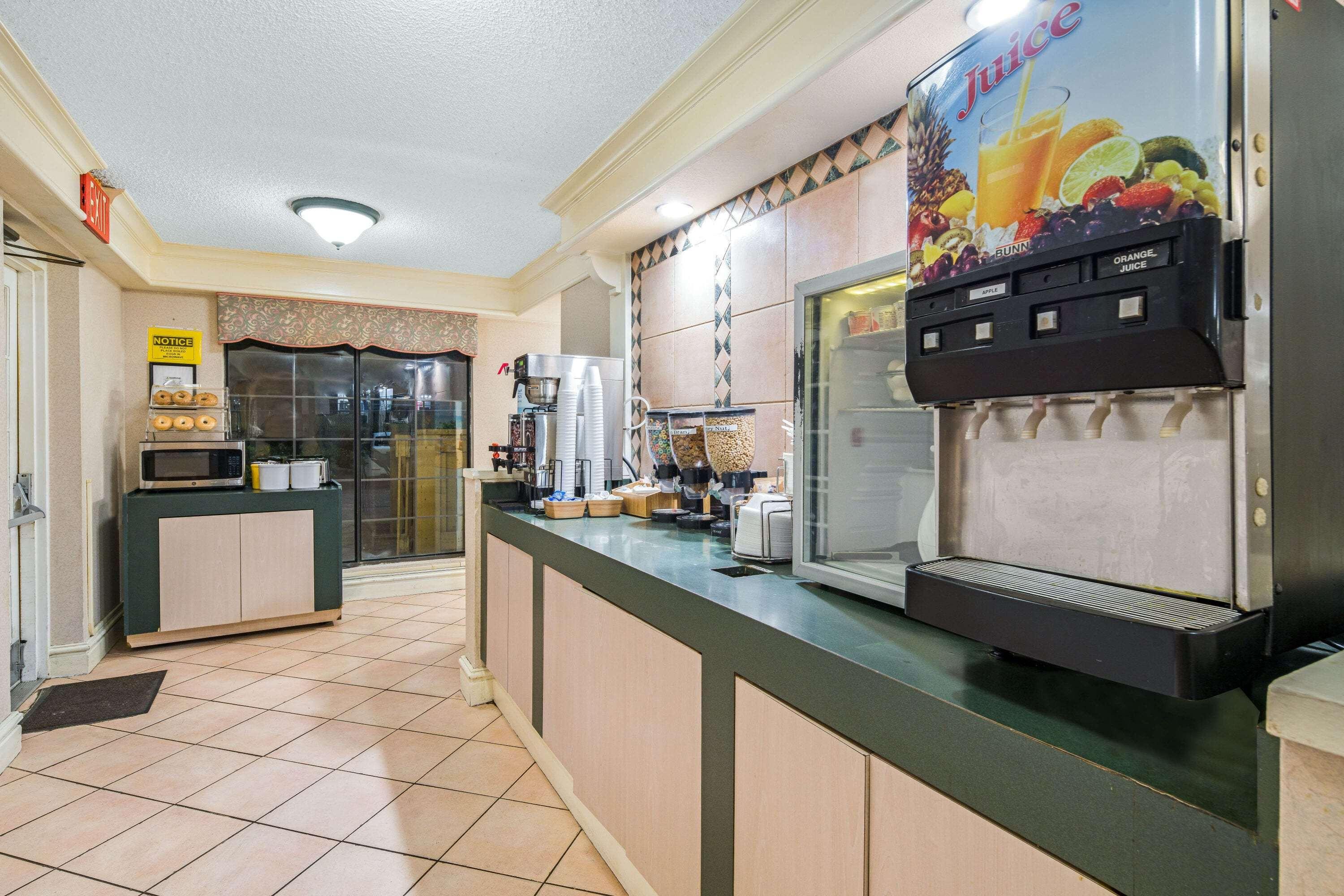 Days Inn By Wyndham San Diego Vista