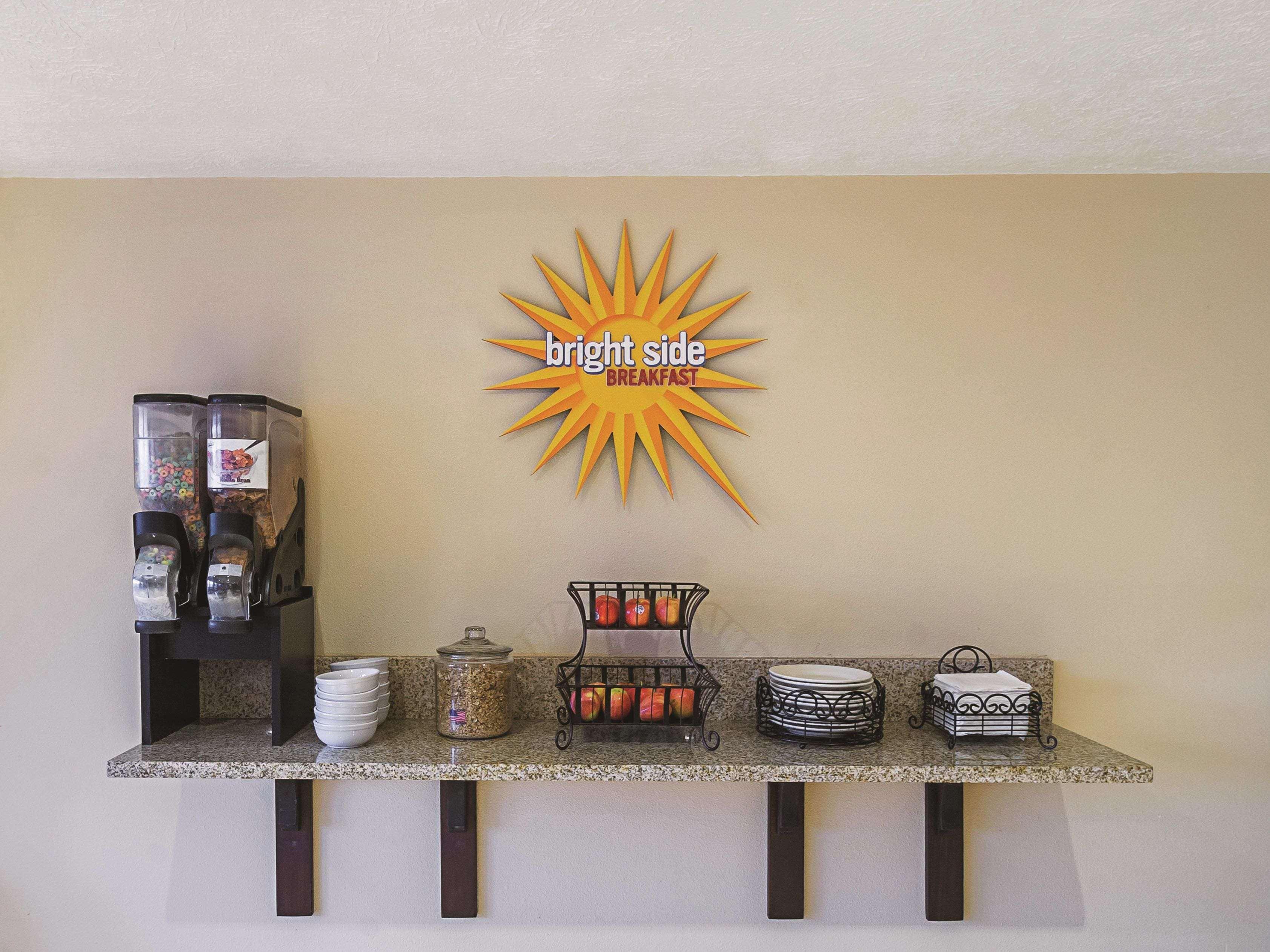 La Quinta Inn Suites By Wyndham Woodburn