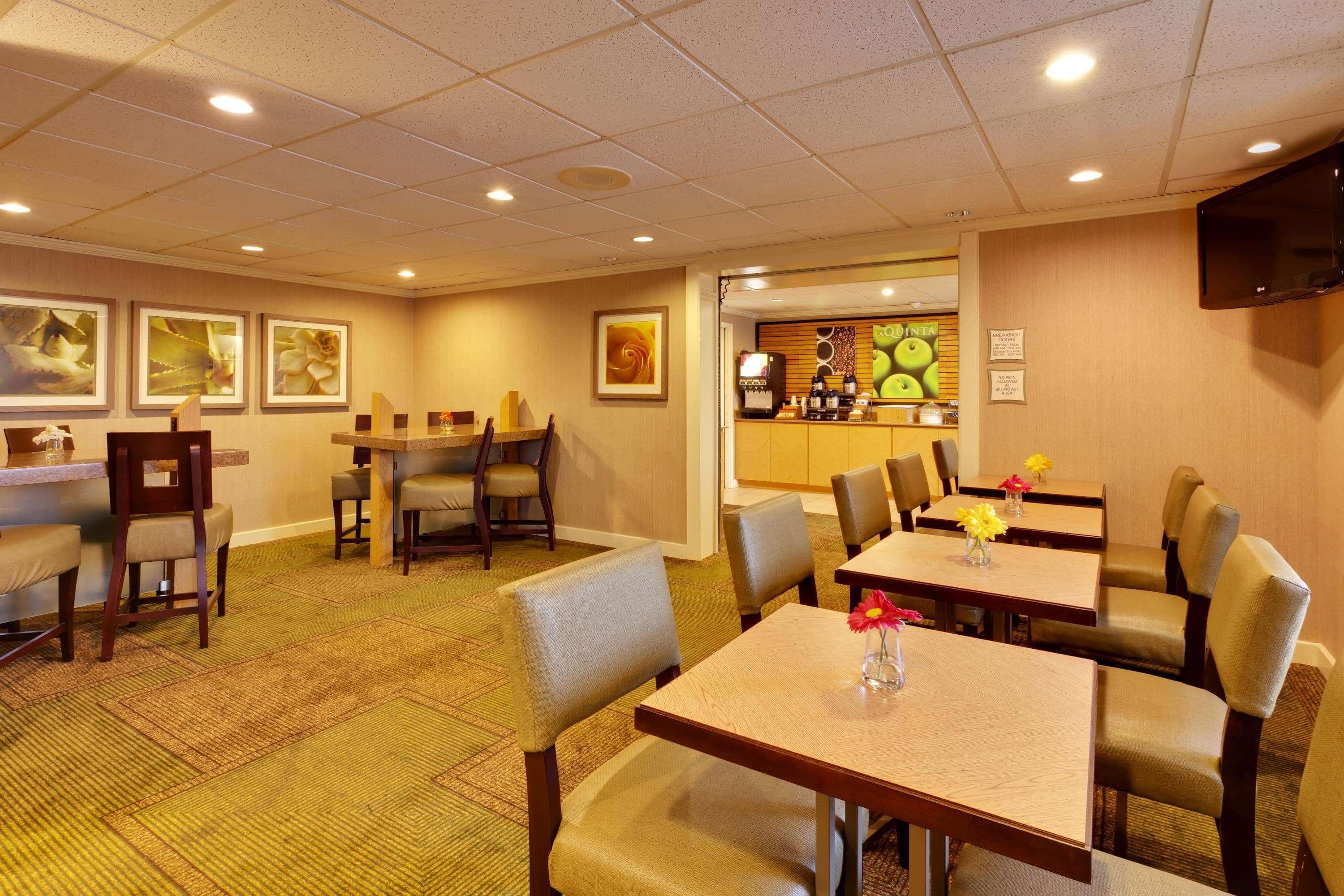 La Quinta Inn Suites By Wyndham Plattsburgh