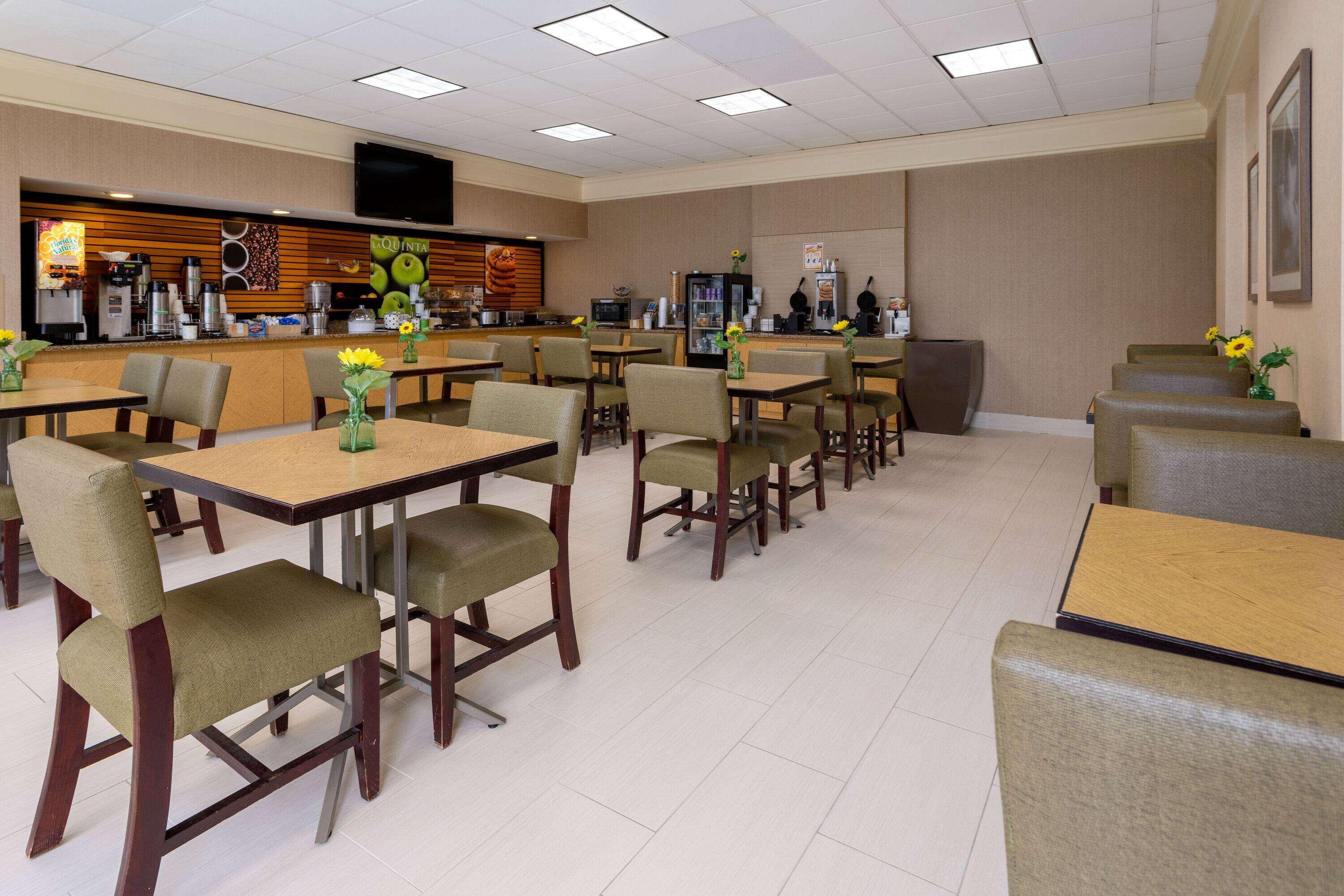 La Quinta Inn Suites By Wyndham Kingsport