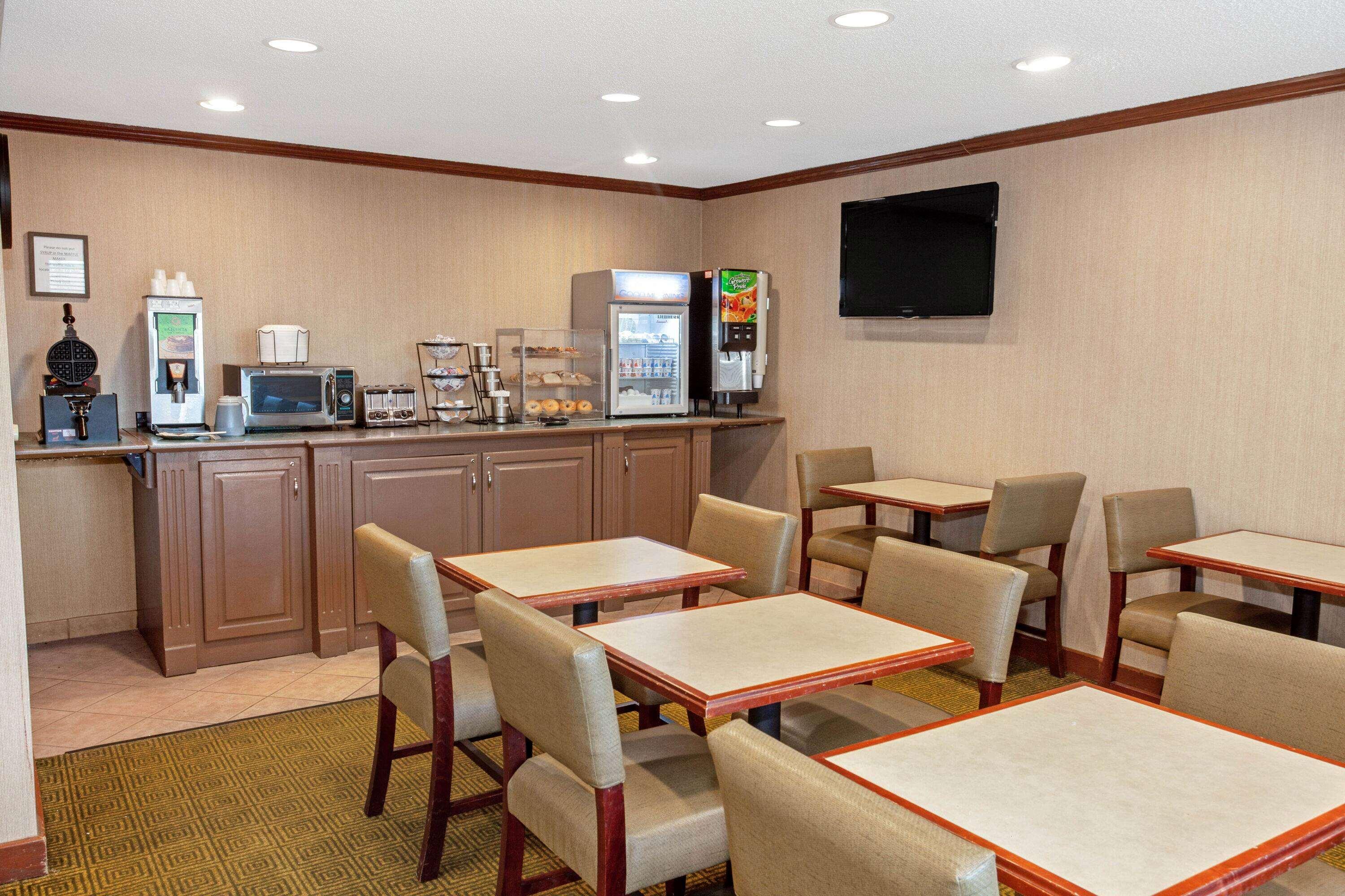 La Quinta Inn Suites By Wyndham Stevens Point
