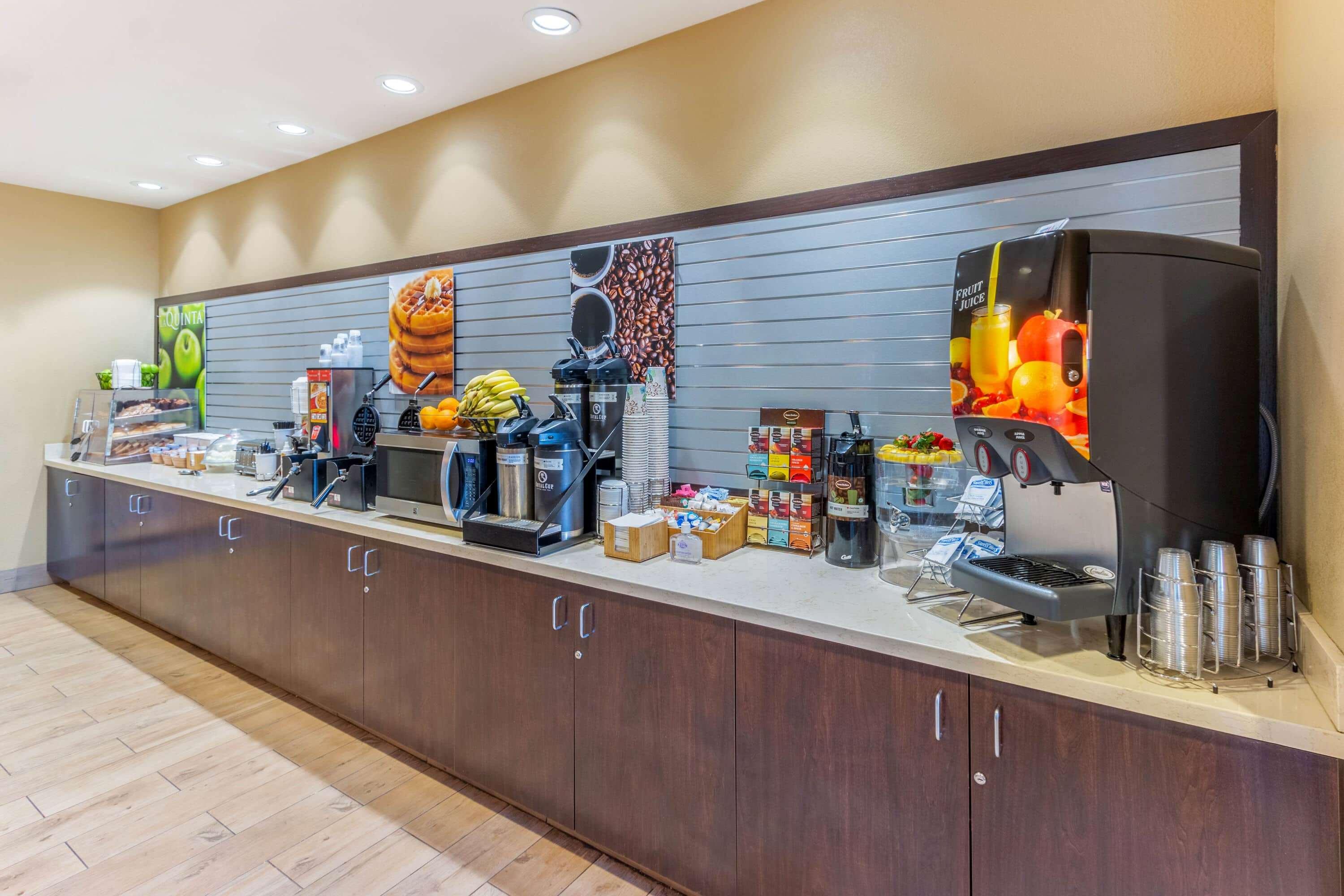 La Quinta Inn Suites By Wyndham Carlsbad